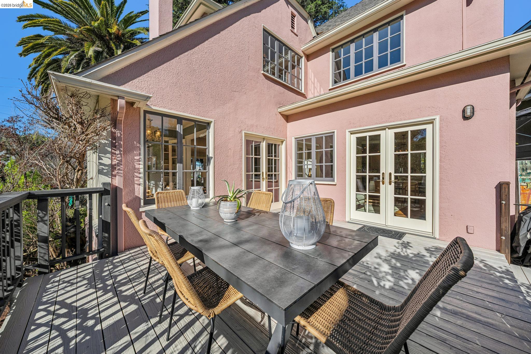 Detail Gallery Image 49 of 59 For 4201 Lakeshore Ave, Oakland,  CA 94610 - 4 Beds | 2/1 Baths