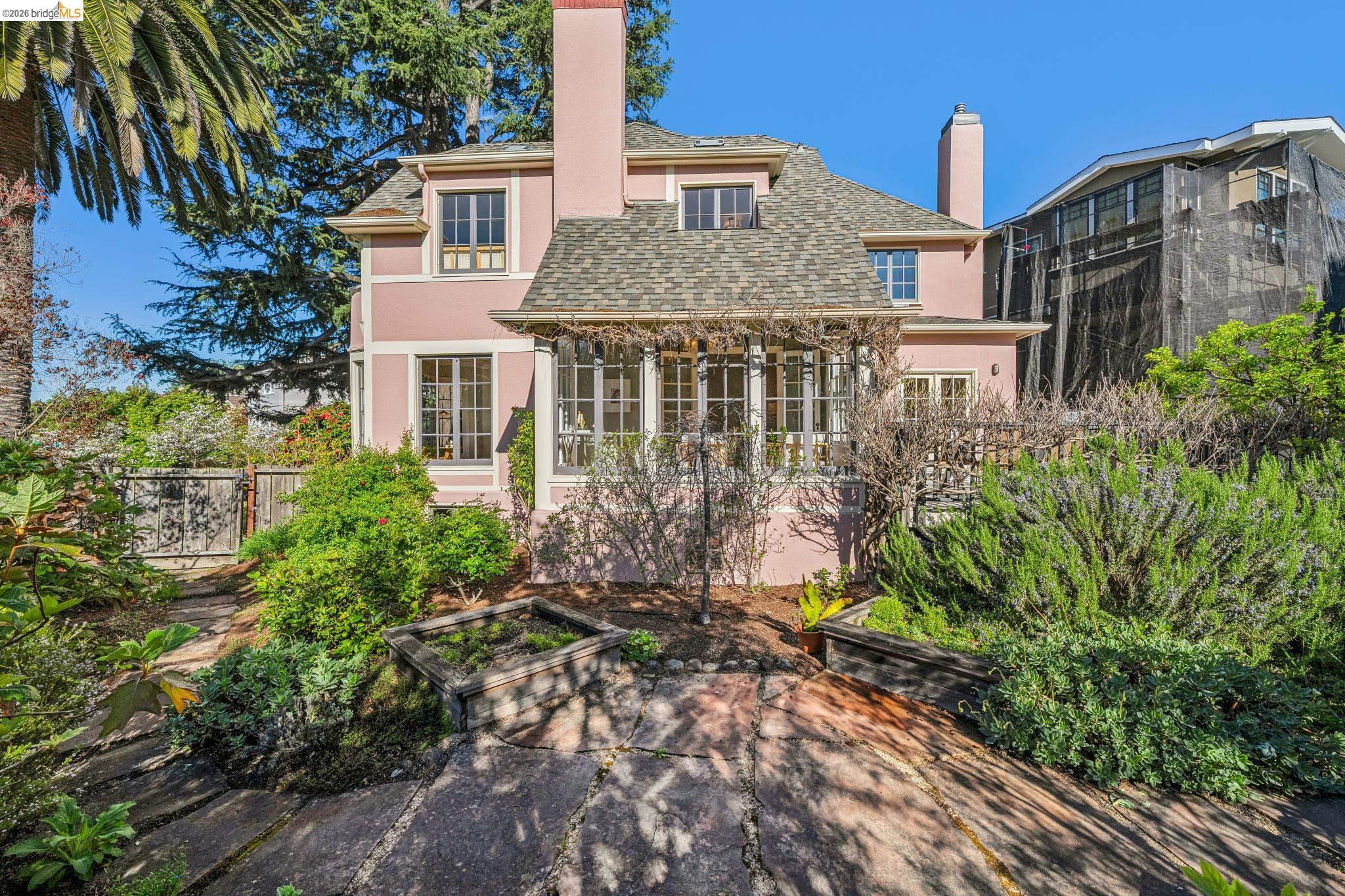 Detail Gallery Image 54 of 59 For 4201 Lakeshore Ave, Oakland,  CA 94610 - 4 Beds | 2/1 Baths