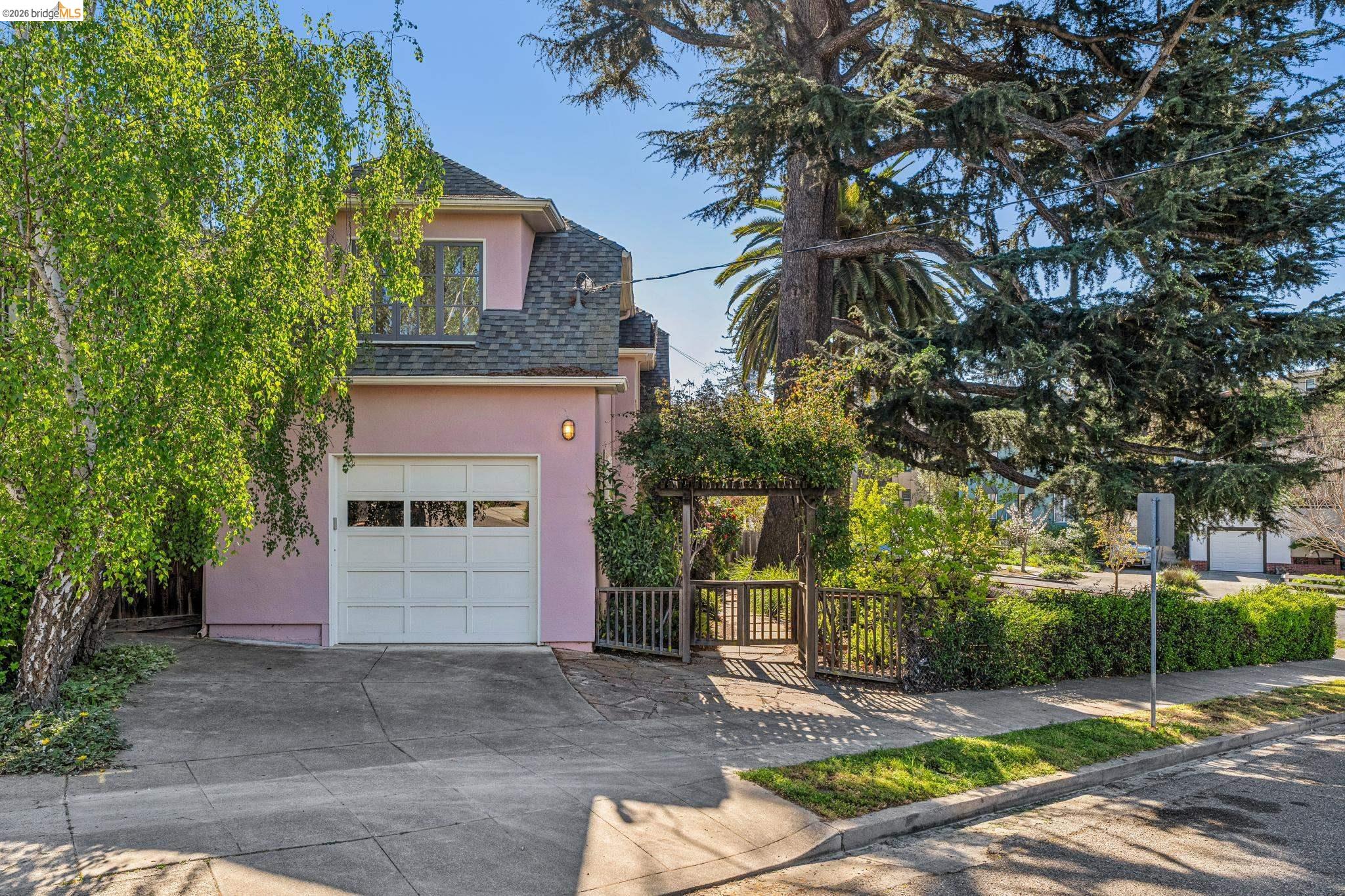 Detail Gallery Image 57 of 59 For 4201 Lakeshore Ave, Oakland,  CA 94610 - 4 Beds | 2/1 Baths