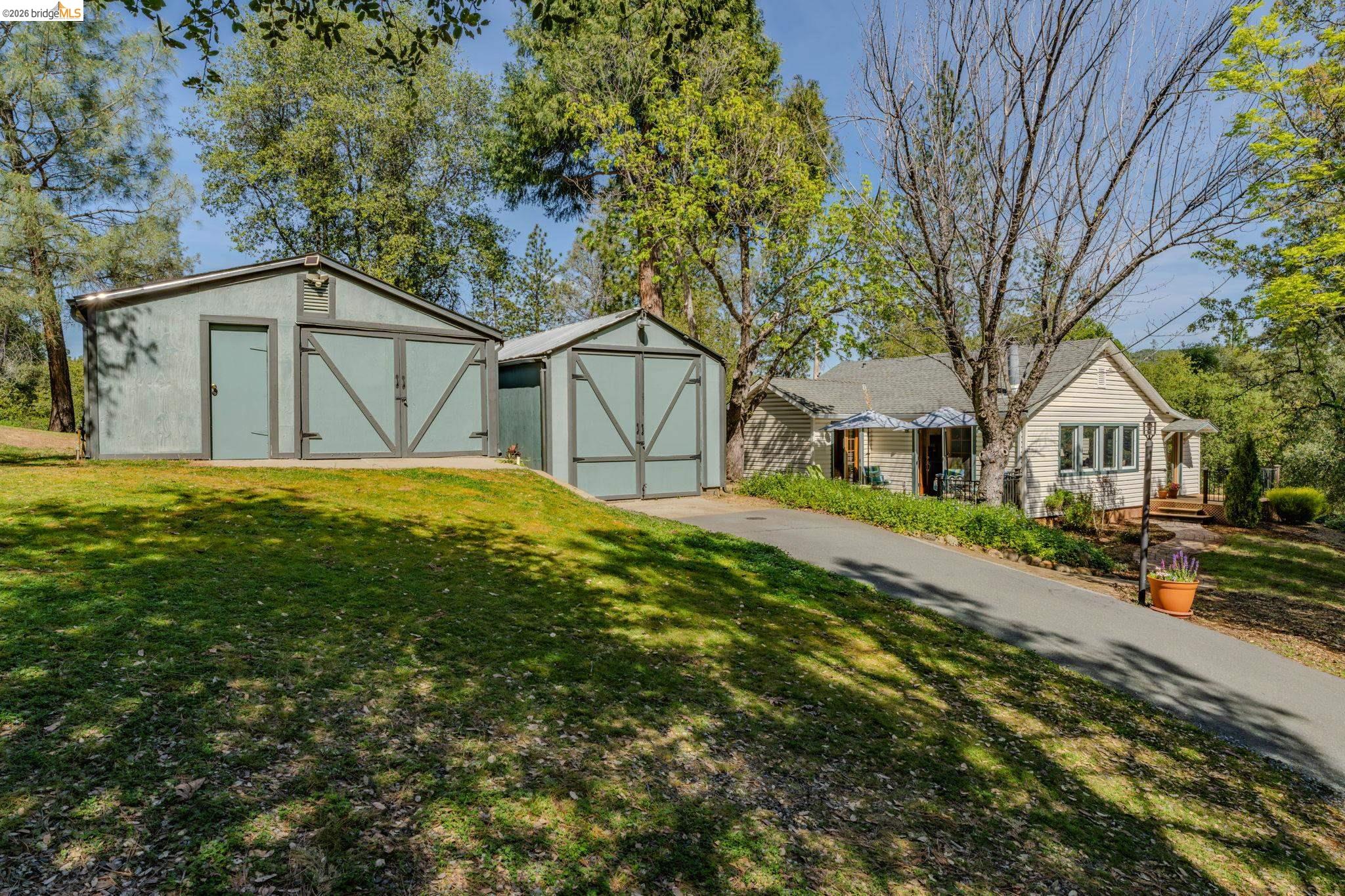 Detail Gallery Image 4 of 45 For 7035 Old Gulch Rd, Mountain Ranch,  CA 95246 - 2 Beds | 2 Baths