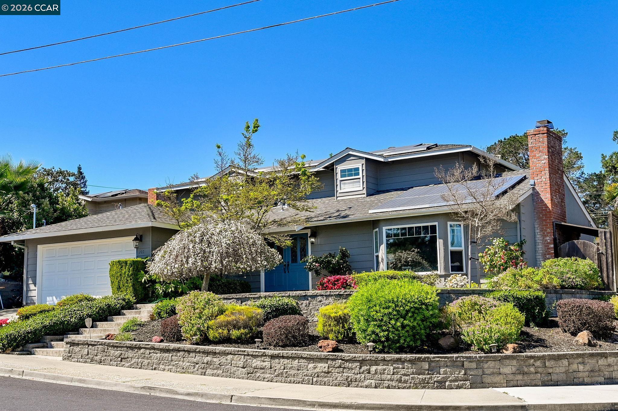 Detail Gallery Image 2 of 31 For 203 Virginia Cir, Martinez,  CA 94553 - 4 Beds | 2 Baths