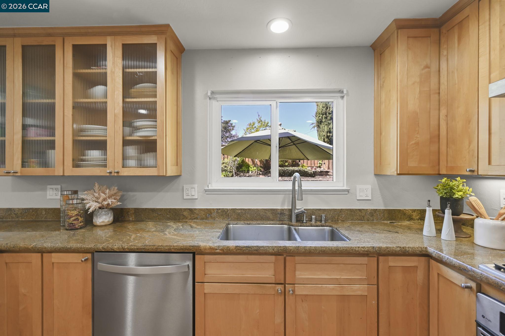 Detail Gallery Image 12 of 31 For 203 Virginia Cir, Martinez,  CA 94553 - 4 Beds | 2 Baths