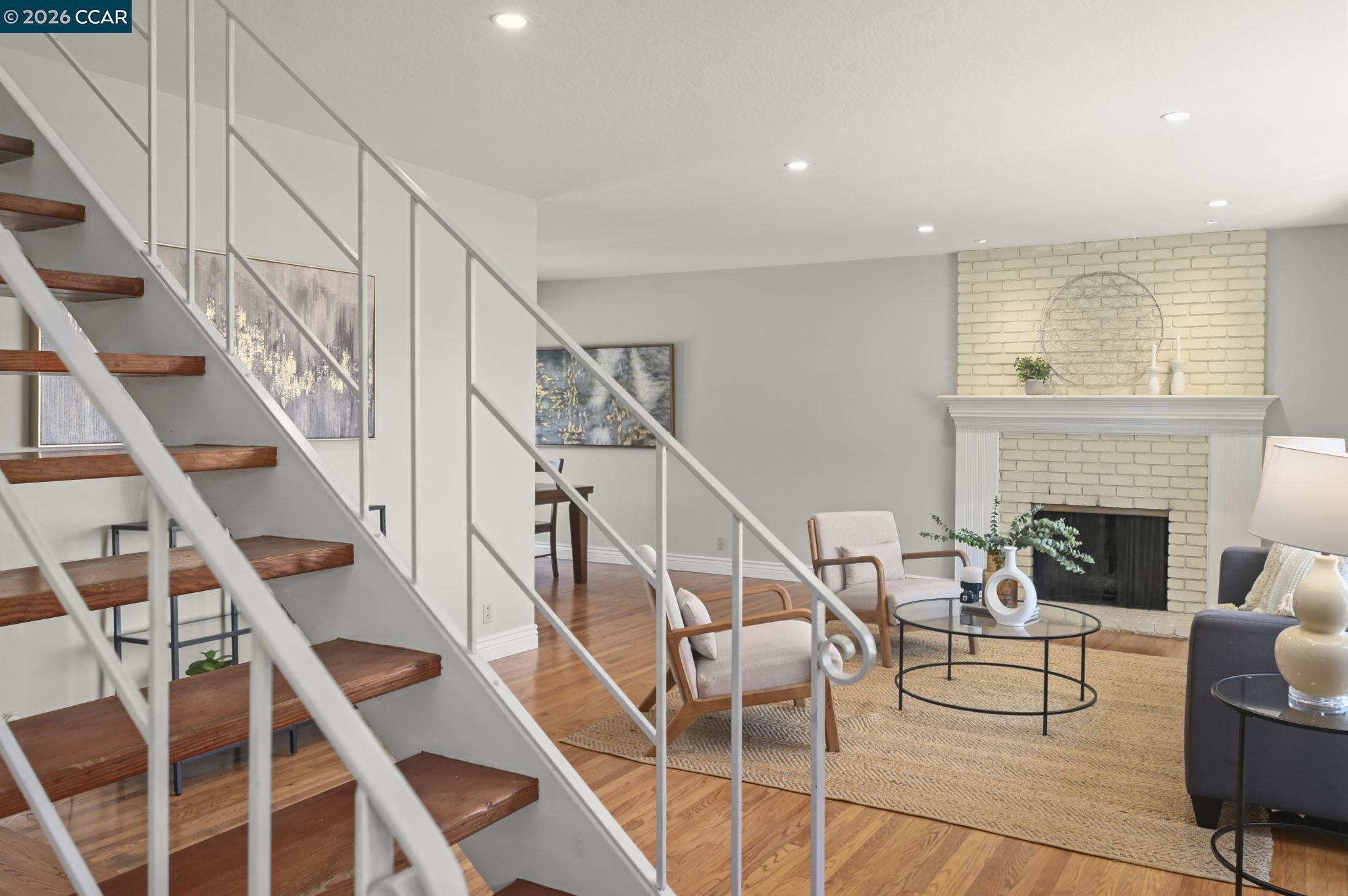 Detail Gallery Image 5 of 31 For 203 Virginia Cir, Martinez,  CA 94553 - 4 Beds | 2 Baths