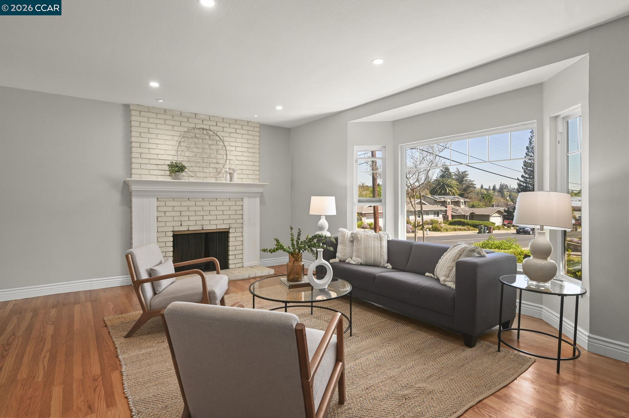 Detail Gallery Image 8 of 31 For 203 Virginia Cir, Martinez,  CA 94553 - 4 Beds | 2 Baths