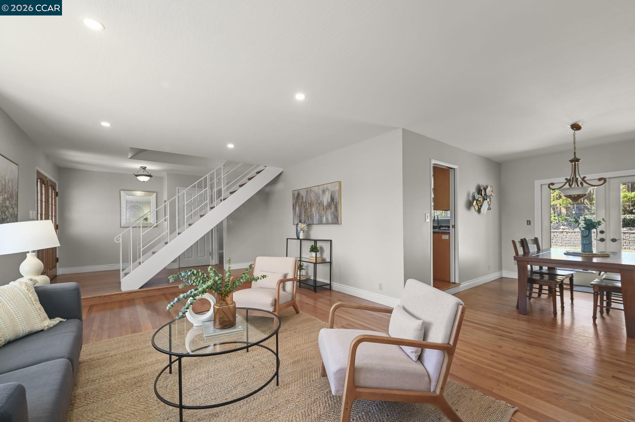 Detail Gallery Image 9 of 31 For 203 Virginia Cir, Martinez,  CA 94553 - 4 Beds | 2 Baths