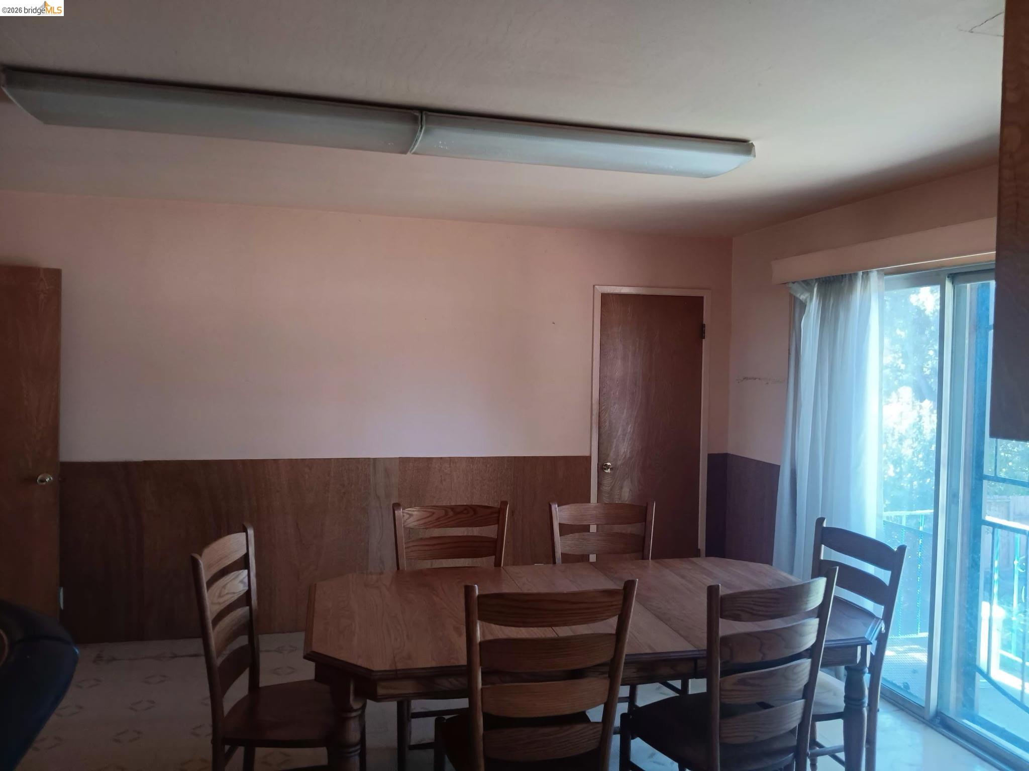 Detail Gallery Image 18 of 22 For 2843 Jennifer Dr, Castro Valley,  CA 94546 - 4 Beds | 2/1 Baths