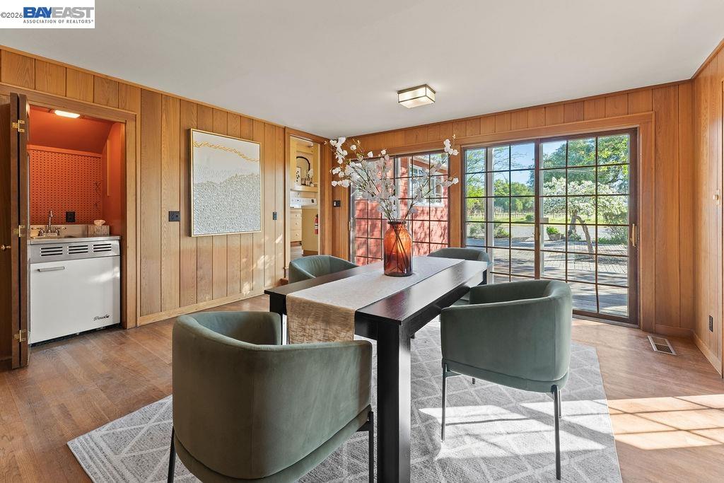 Detail Gallery Image 11 of 59 For 1972 S Livermore Ave, Livermore,  CA 94550 - 5 Beds | 2 Baths