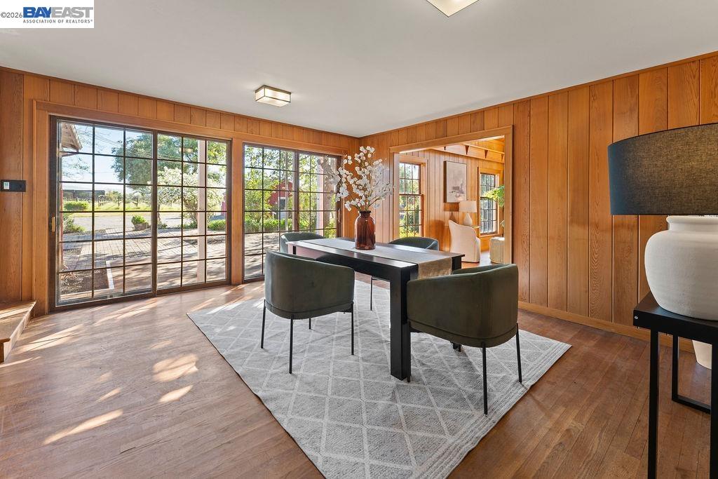 Detail Gallery Image 12 of 59 For 1972 S Livermore Ave, Livermore,  CA 94550 - 5 Beds | 2 Baths