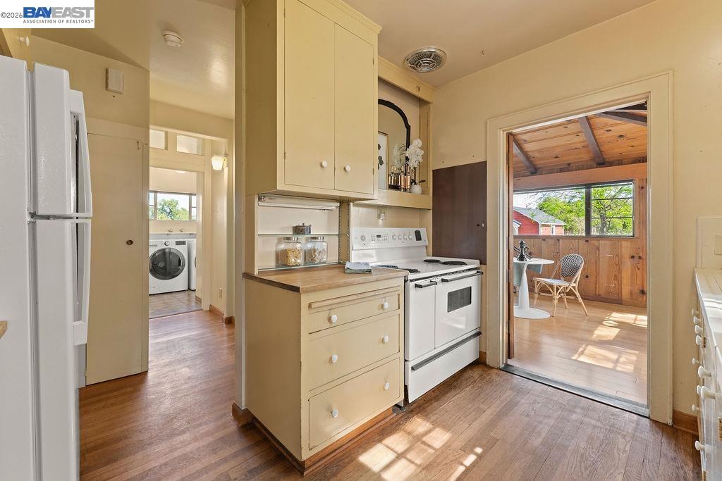 Detail Gallery Image 14 of 59 For 1972 S Livermore Ave, Livermore,  CA 94550 - 5 Beds | 2 Baths