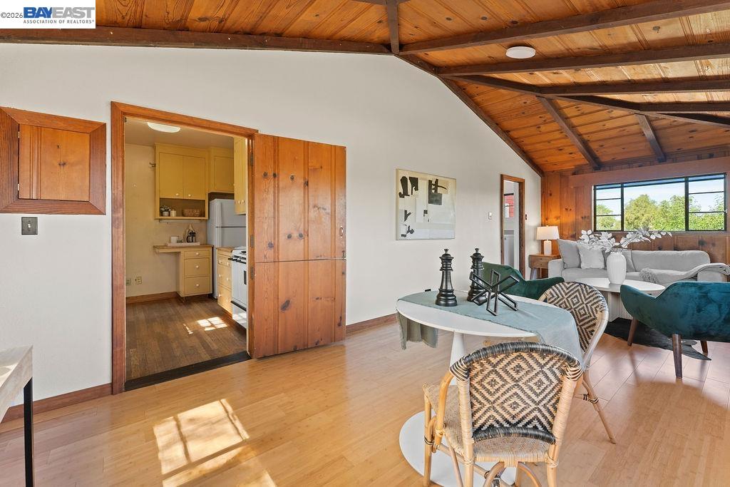 Detail Gallery Image 15 of 59 For 1972 S Livermore Ave, Livermore,  CA 94550 - 5 Beds | 2 Baths