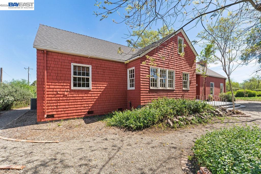 Detail Gallery Image 29 of 59 For 1972 S Livermore Ave, Livermore,  CA 94550 - 5 Beds | 2 Baths