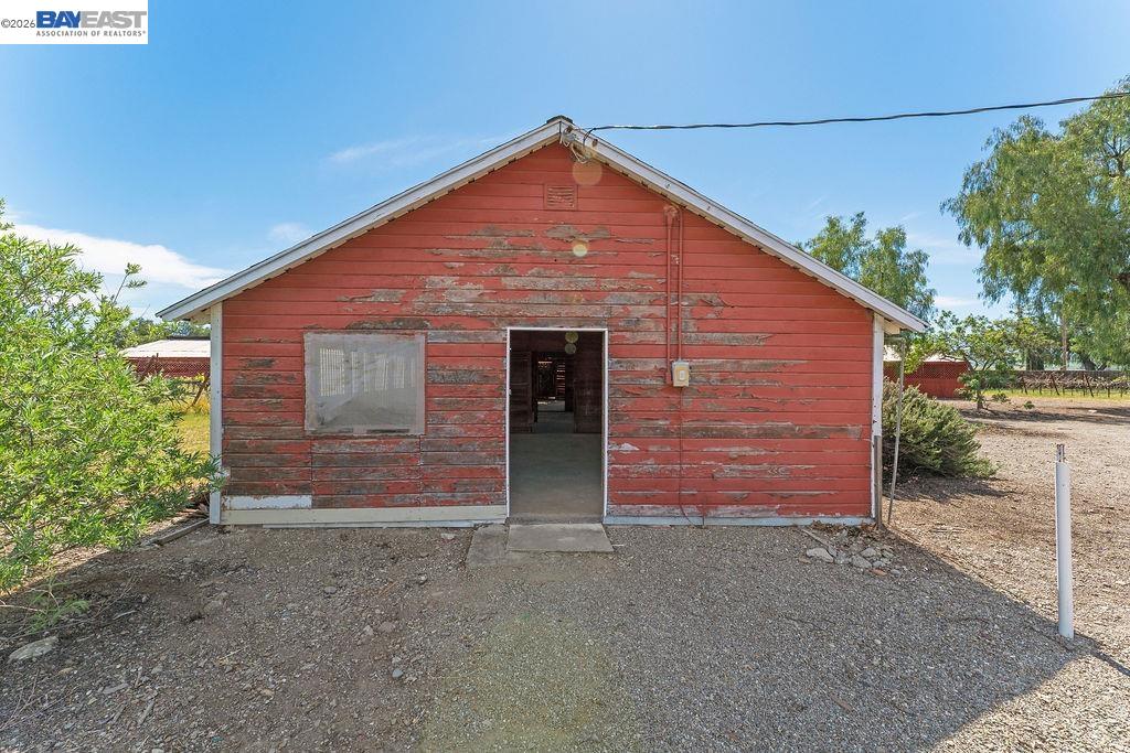 Detail Gallery Image 37 of 59 For 1972 S Livermore Ave, Livermore,  CA 94550 - 5 Beds | 2 Baths