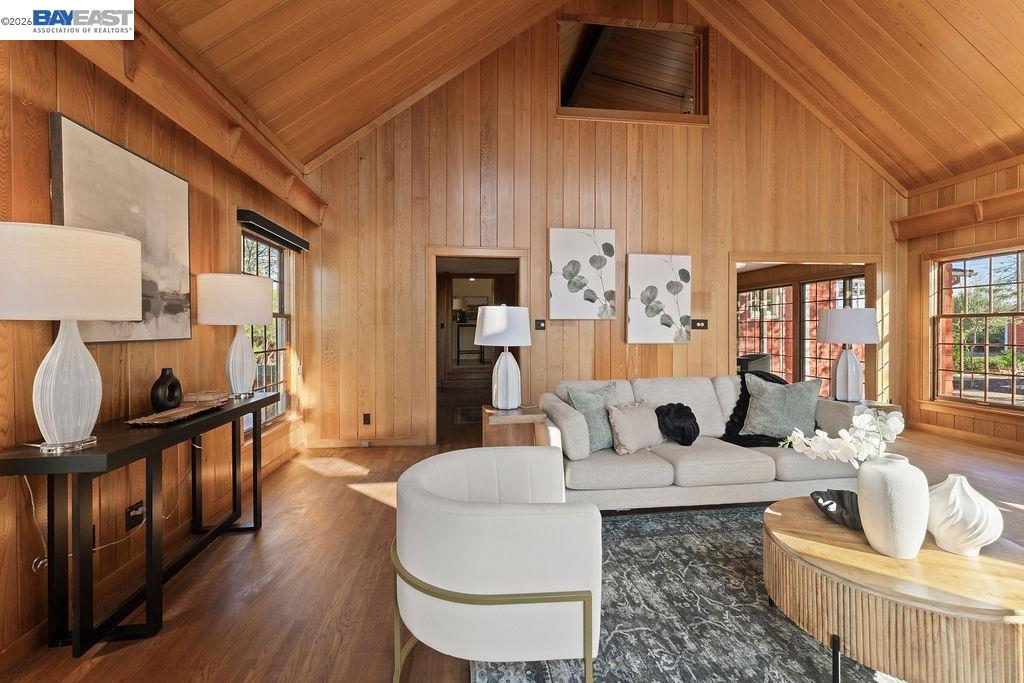 Detail Gallery Image 8 of 59 For 1972 S Livermore Ave, Livermore,  CA 94550 - 5 Beds | 2 Baths