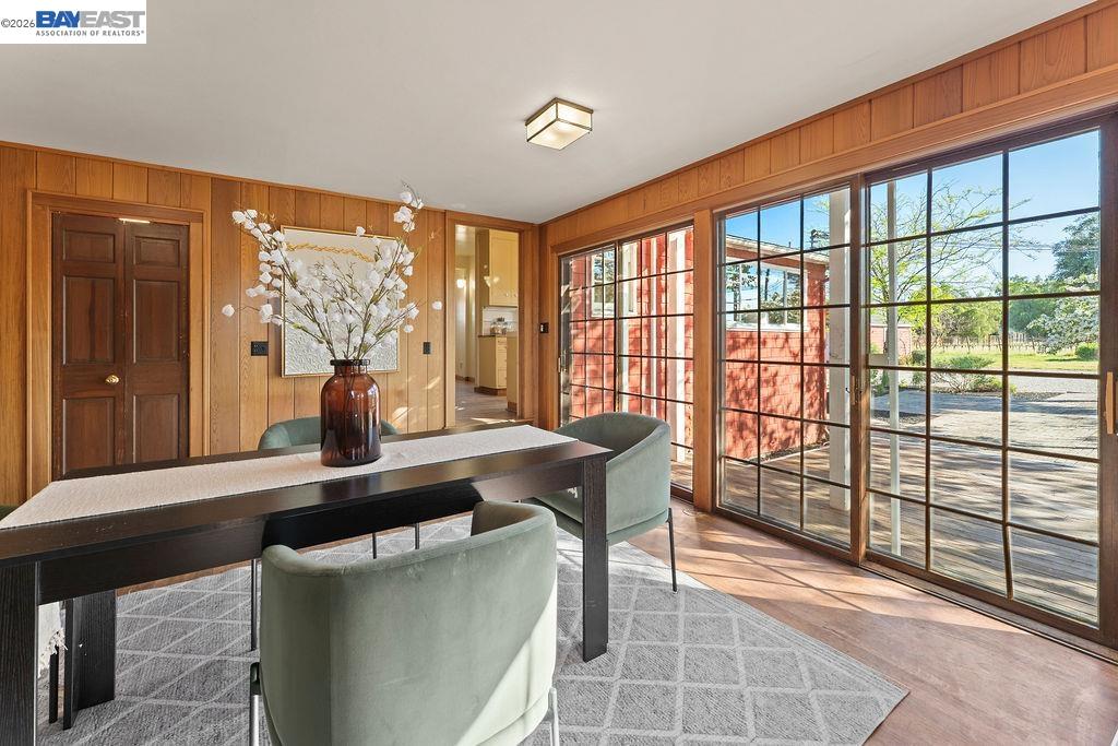 Detail Gallery Image 10 of 59 For 1972 S Livermore Ave, Livermore,  CA 94550 - 5 Beds | 2 Baths