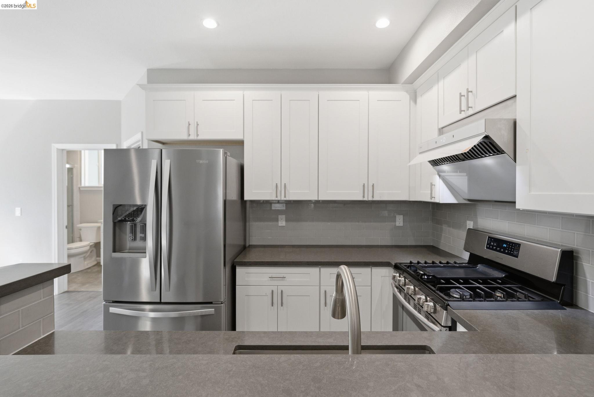 Detail Gallery Image 14 of 60 For 817 Estancia Ter, Hayward,  CA 94541 - 4 Beds | 3 Baths