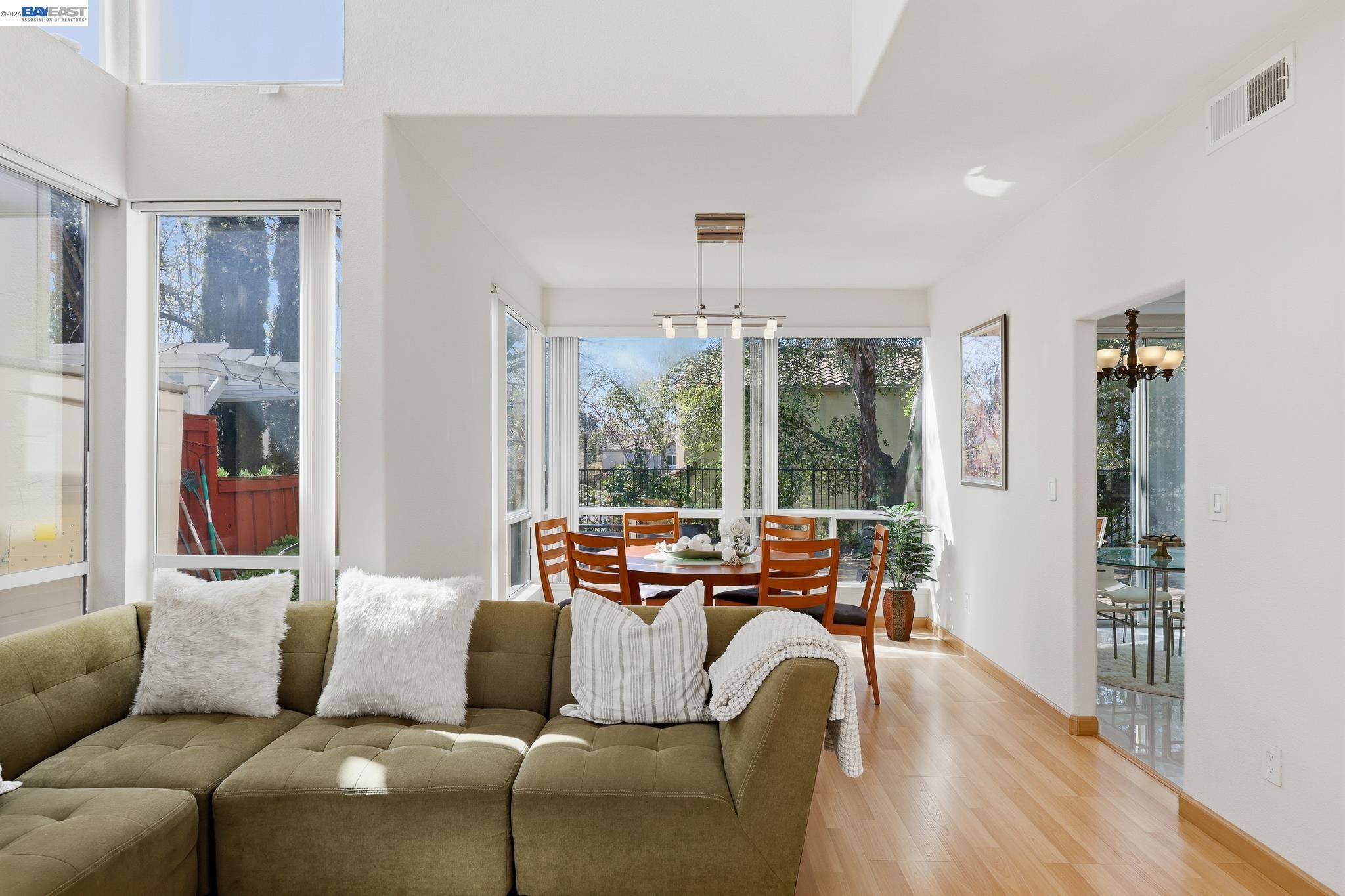 Detail Gallery Image 16 of 60 For 906 Vista Pointe Dr, San Ramon,  CA 94582 - 3 Beds | 2/1 Baths