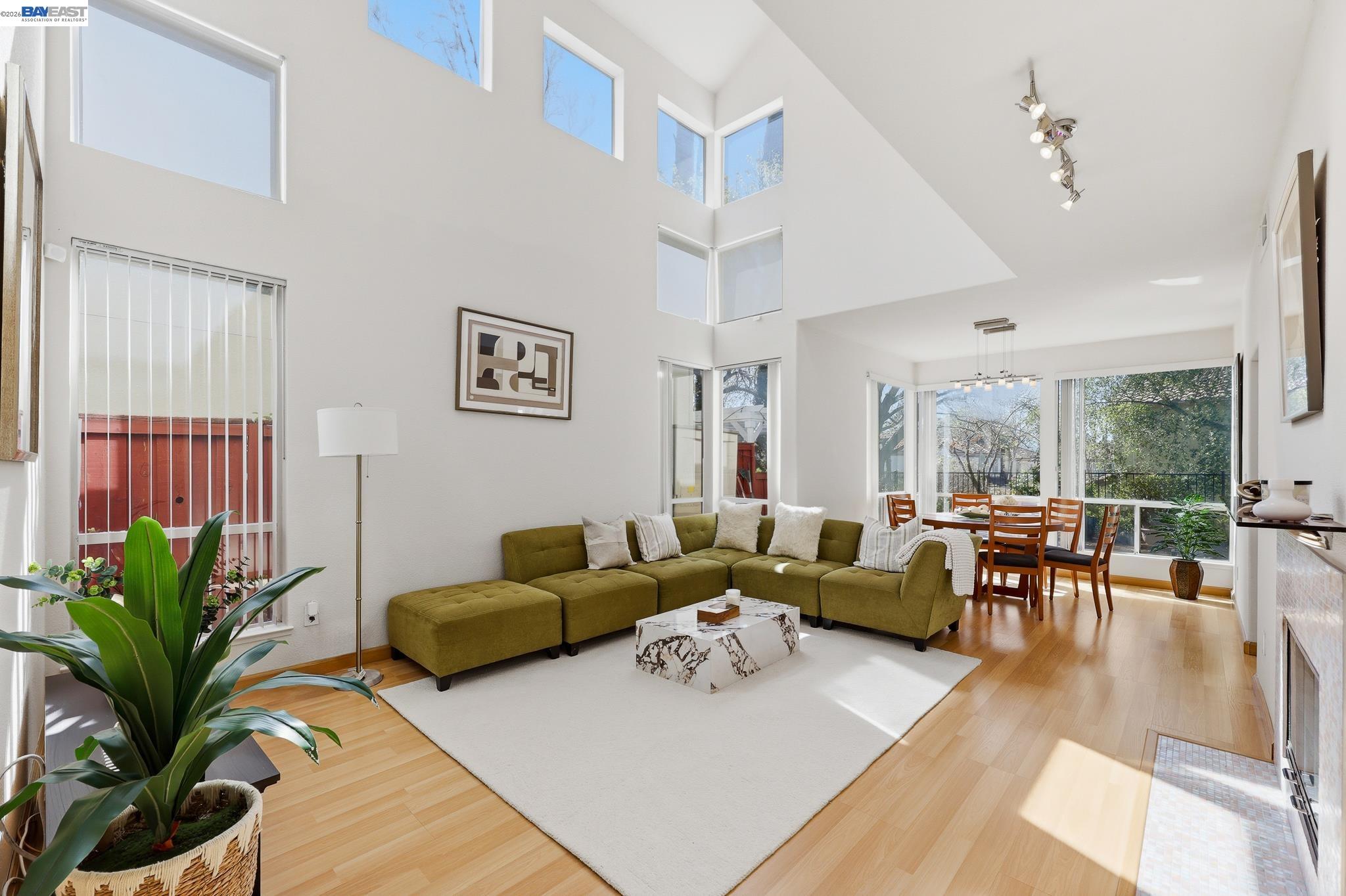 Detail Gallery Image 5 of 60 For 906 Vista Pointe Dr, San Ramon,  CA 94582 - 3 Beds | 2/1 Baths