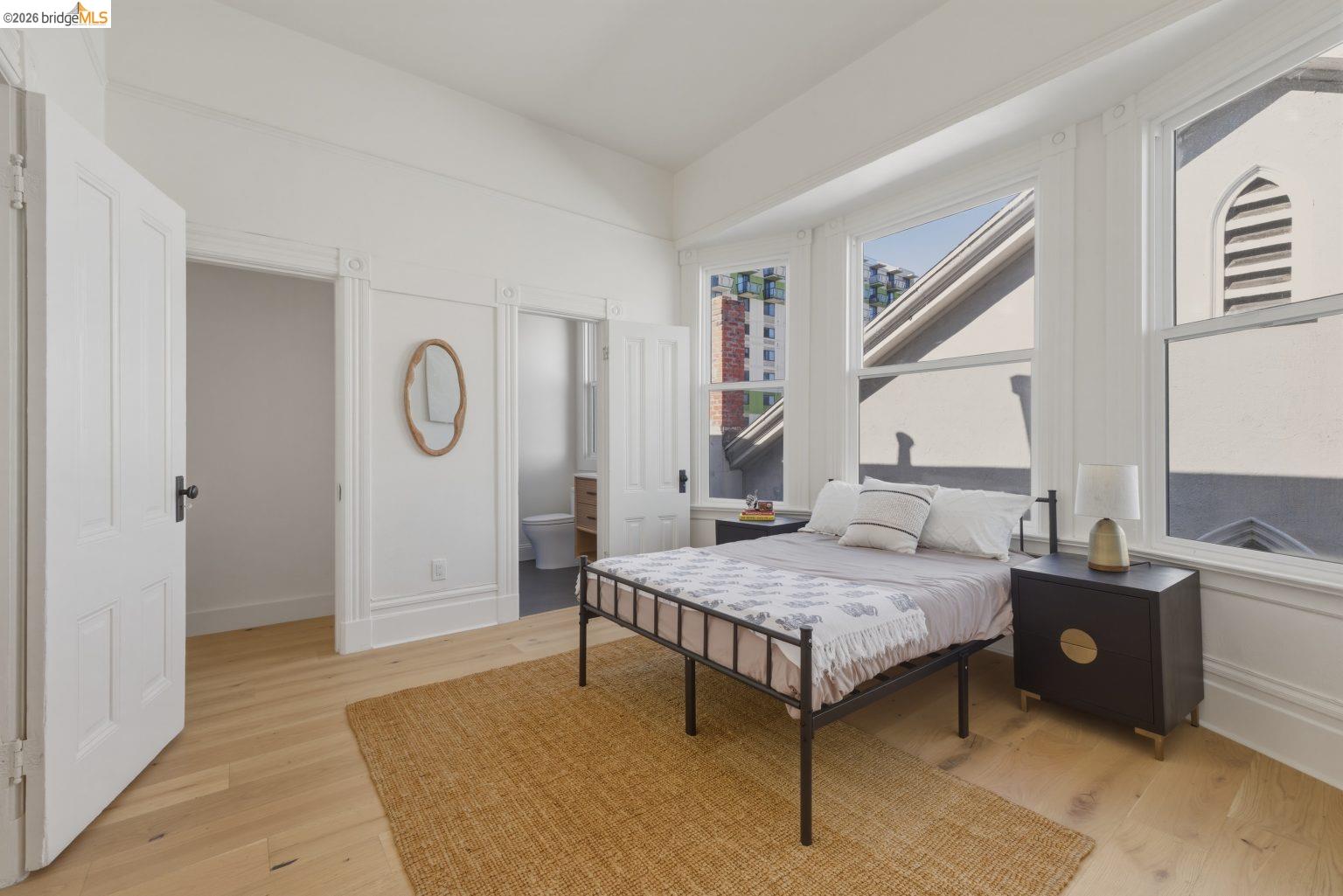 Detail Gallery Image 13 of 55 For 523 25th St, Oakland,  CA 94612 - 7 Beds | 3/1 Baths