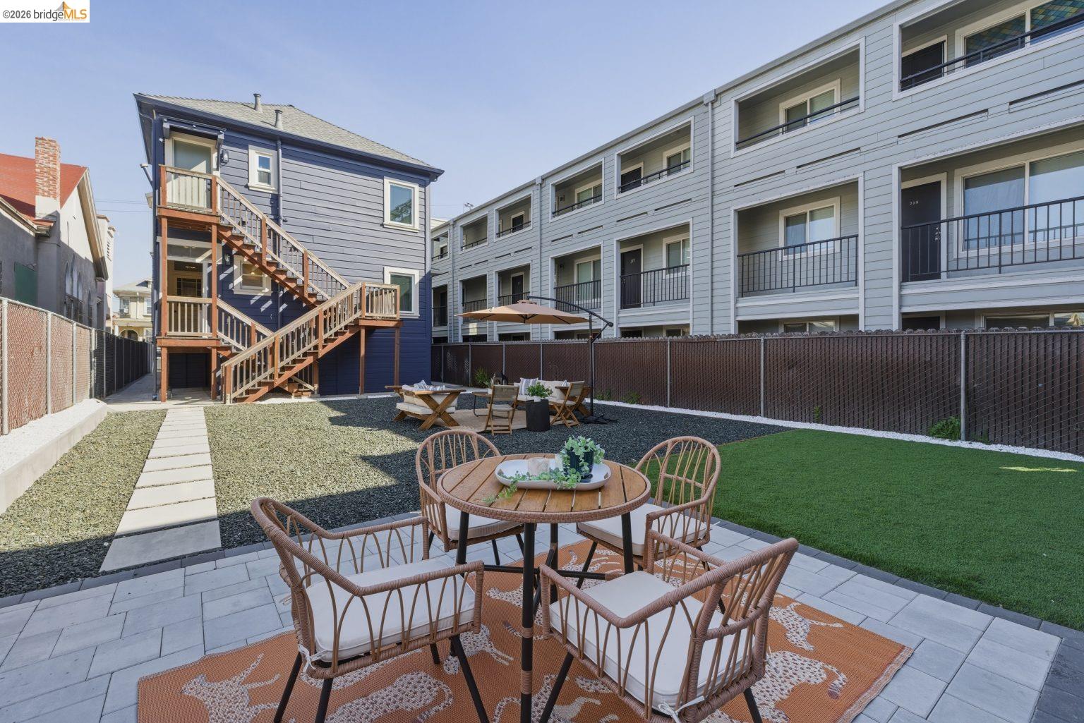 Detail Gallery Image 28 of 55 For 523 25th St, Oakland,  CA 94612 - 7 Beds | 3/1 Baths