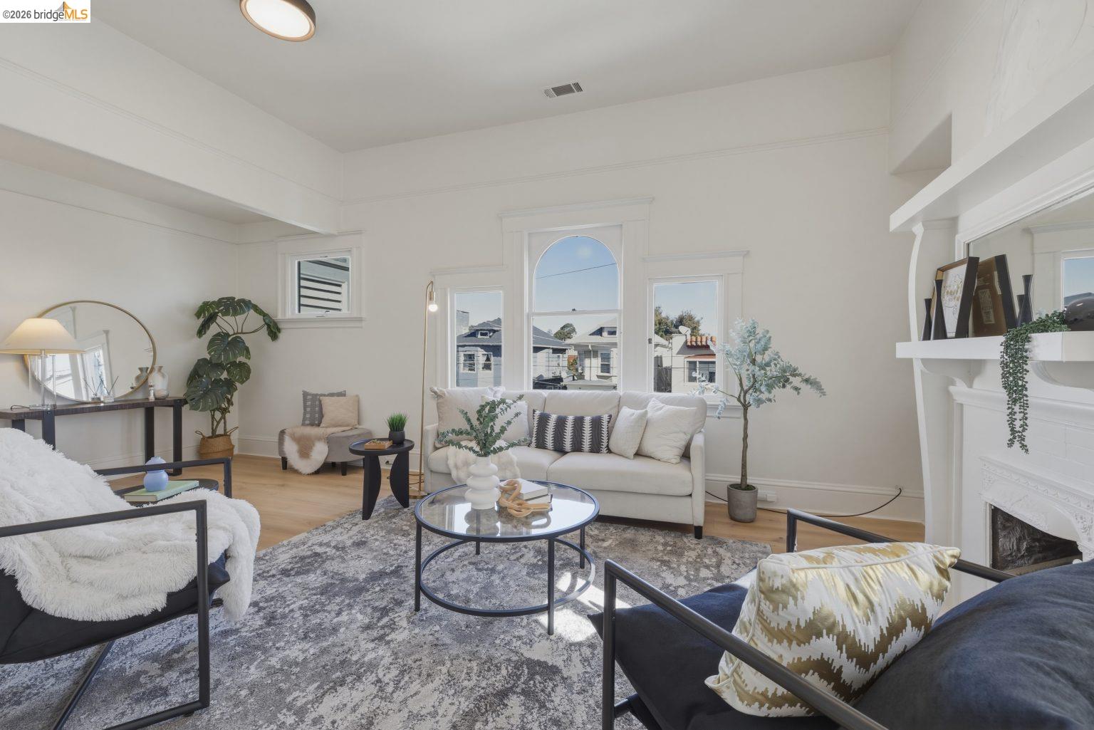 Detail Gallery Image 6 of 55 For 523 25th St, Oakland,  CA 94612 - 7 Beds | 3/1 Baths