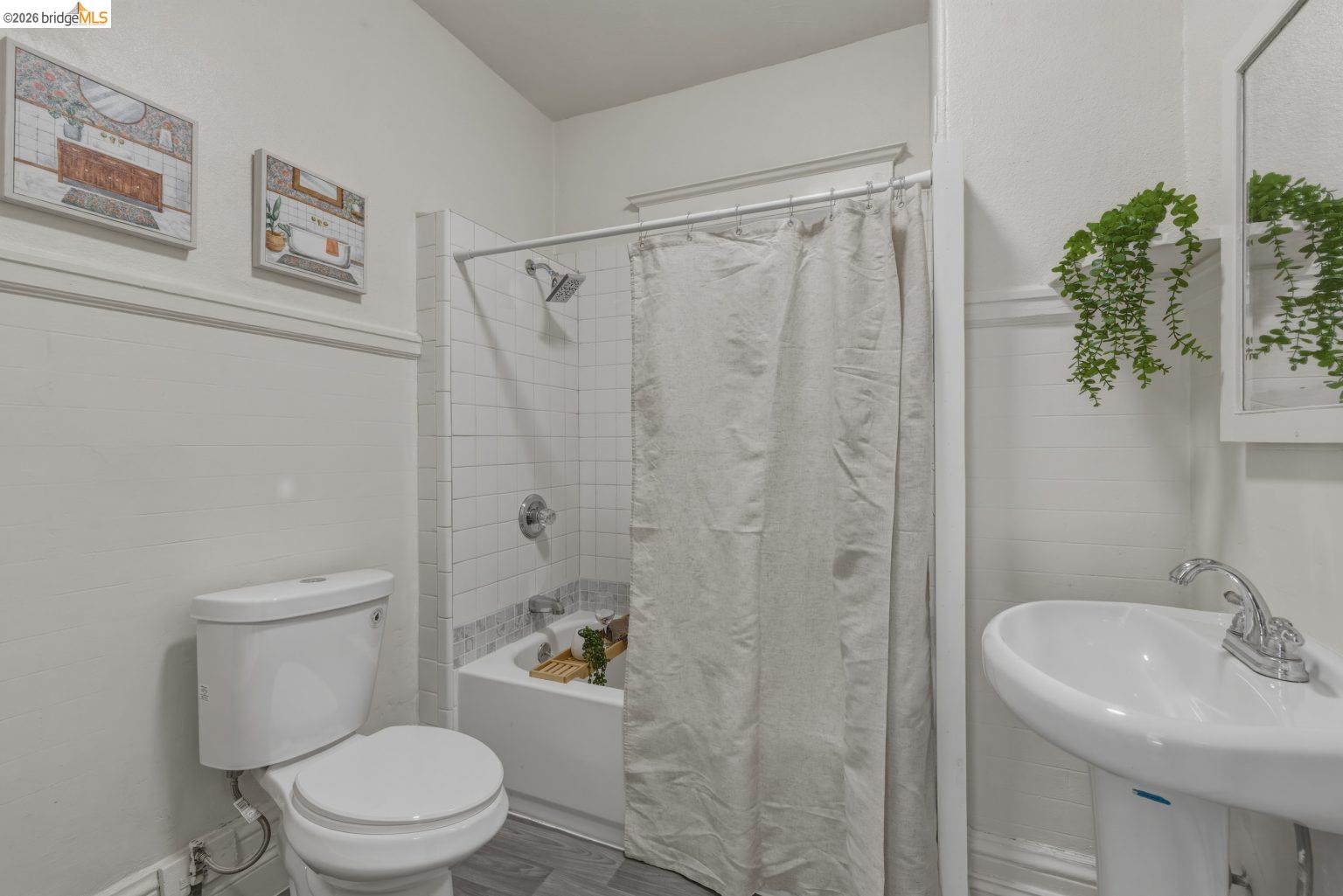 Detail Gallery Image 51 of 55 For 523 25th St, Oakland,  CA 94612 - 7 Beds | 3/1 Baths