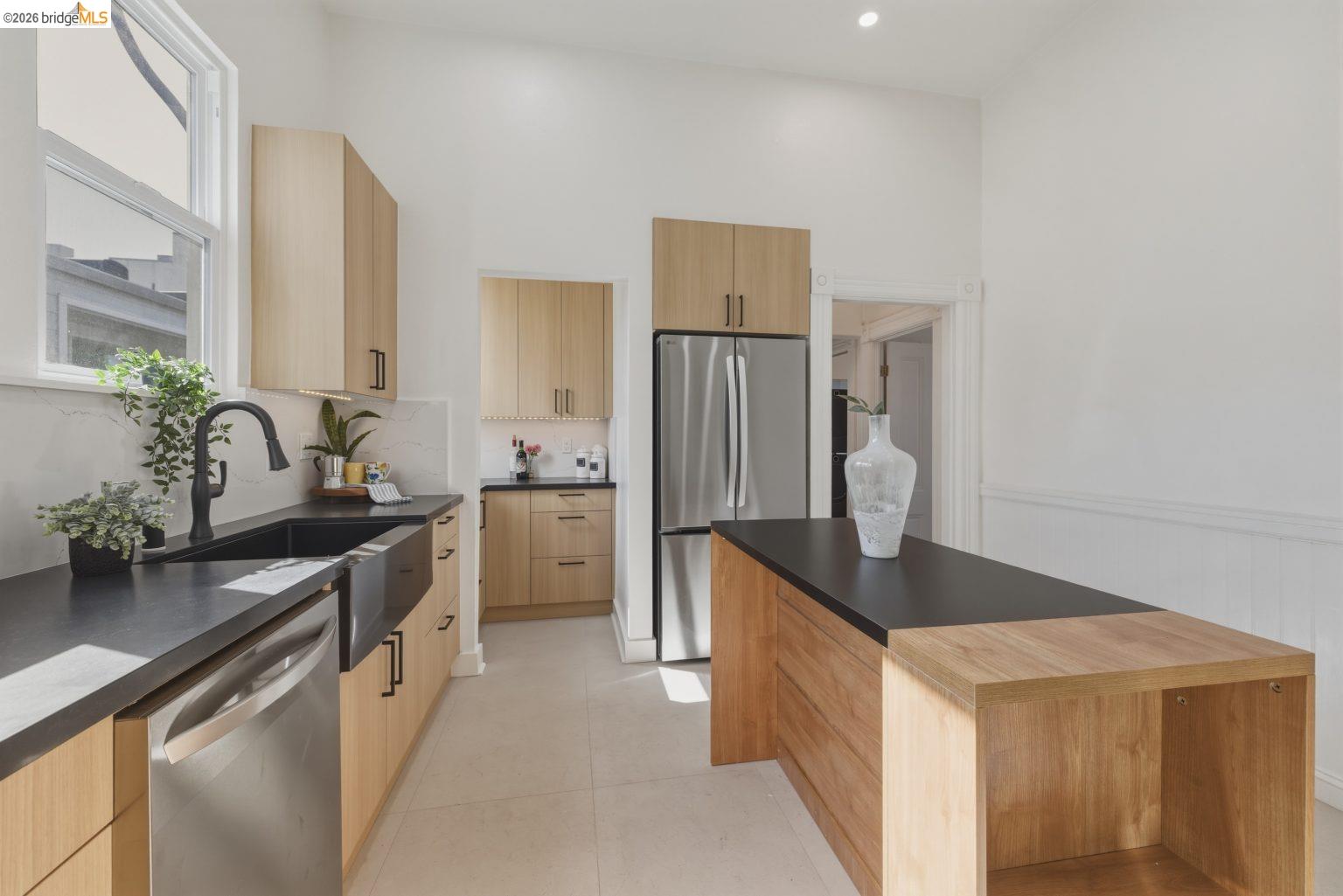 Detail Gallery Image 12 of 54 For 523 25th St, Oakland,  CA 94612 - – Beds | – Baths