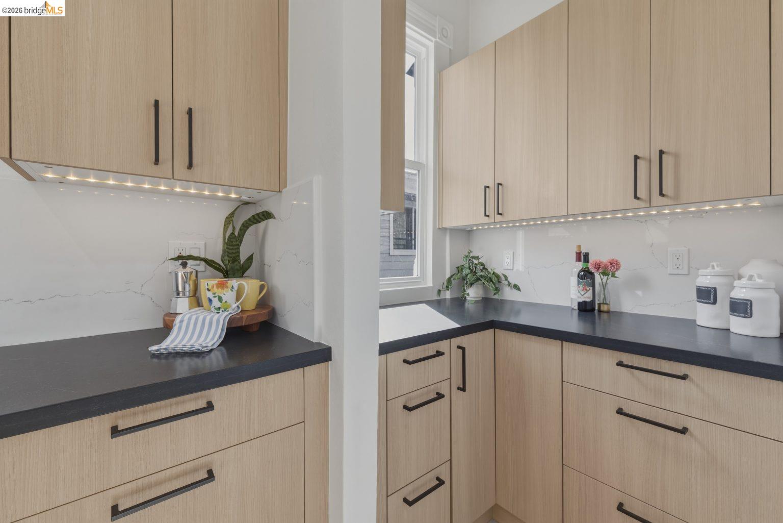 Detail Gallery Image 10 of 54 For 523 25th St, Oakland,  CA 94612 - – Beds | – Baths