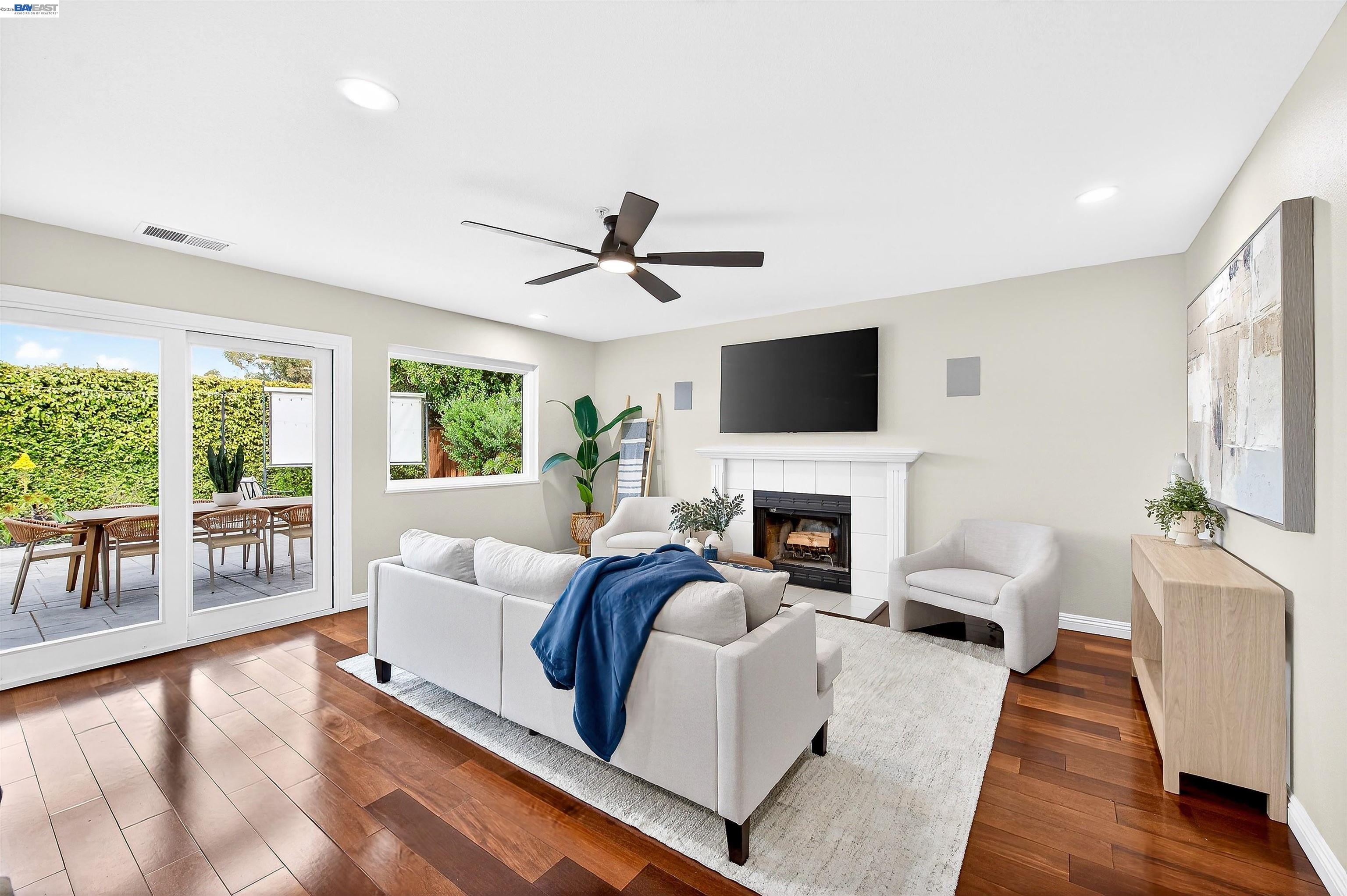 Detail Gallery Image 12 of 30 For 4914 Candy Ct, Livermore,  CA 94550 - 4 Beds | 2/1 Baths