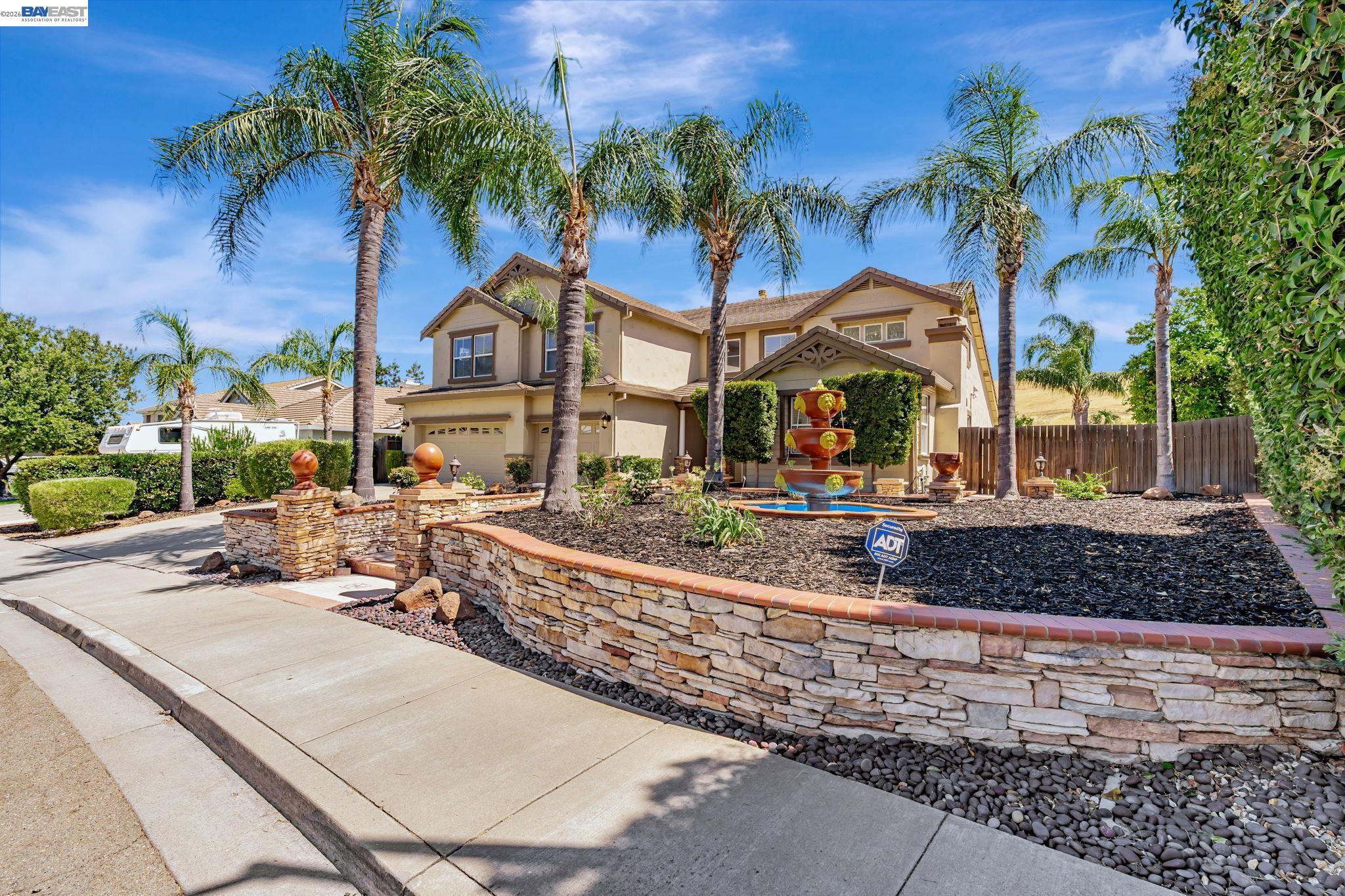 Detail Gallery Image 2 of 60 For 5065 Carbondale Way, Antioch,  CA 94531 - 5 Beds | 3 Baths