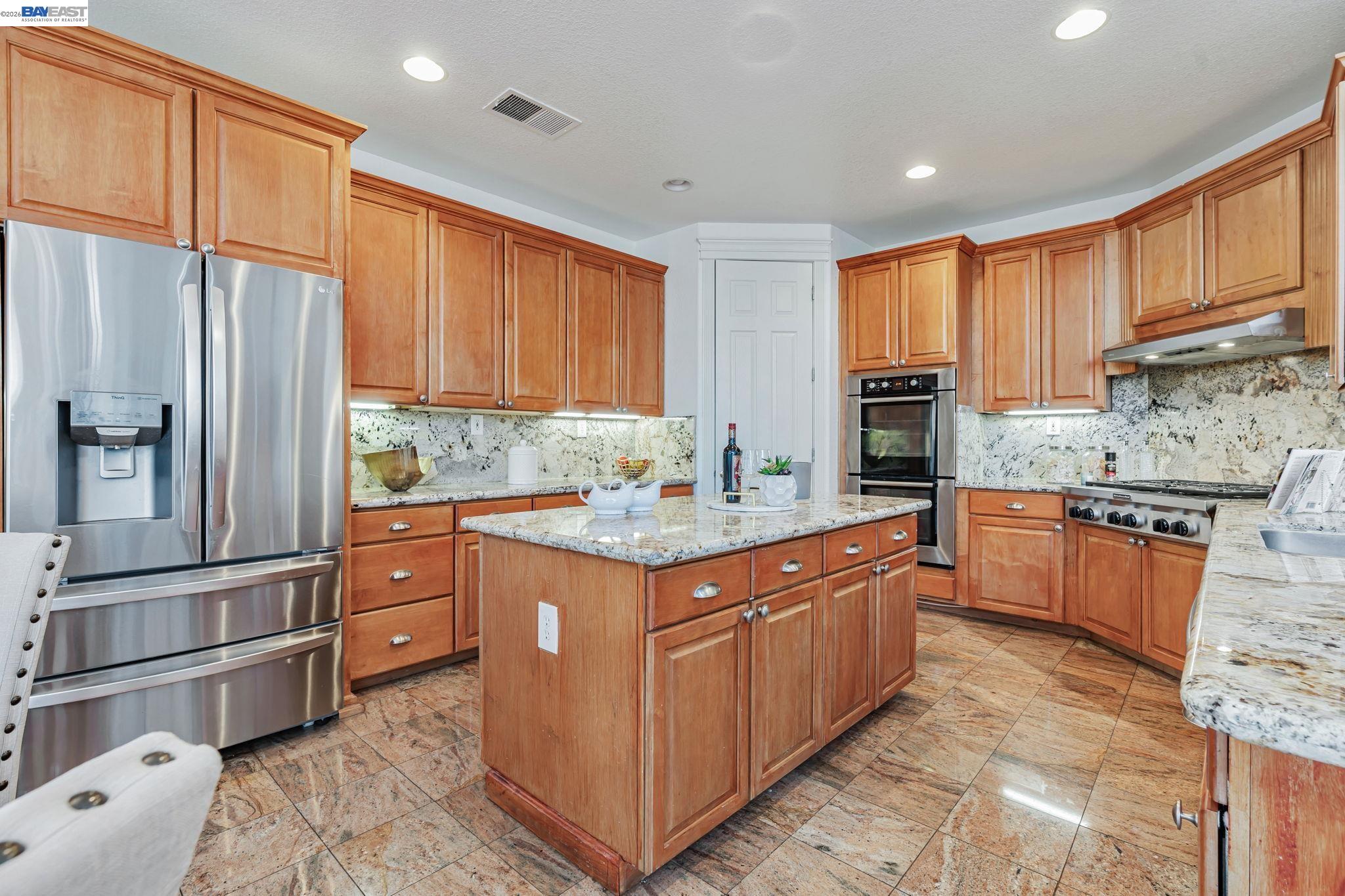 Detail Gallery Image 13 of 60 For 5065 Carbondale Way, Antioch,  CA 94531 - 5 Beds | 3 Baths