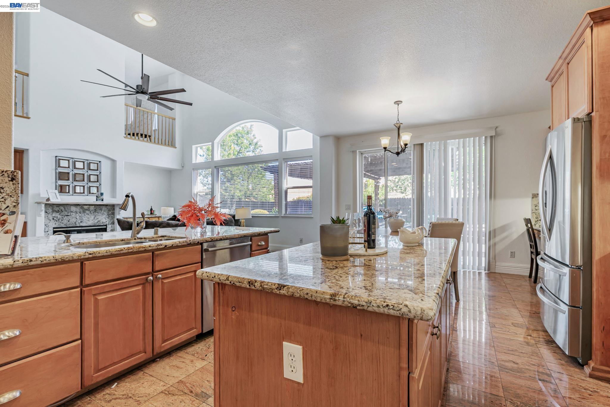 Detail Gallery Image 14 of 60 For 5065 Carbondale Way, Antioch,  CA 94531 - 5 Beds | 3 Baths