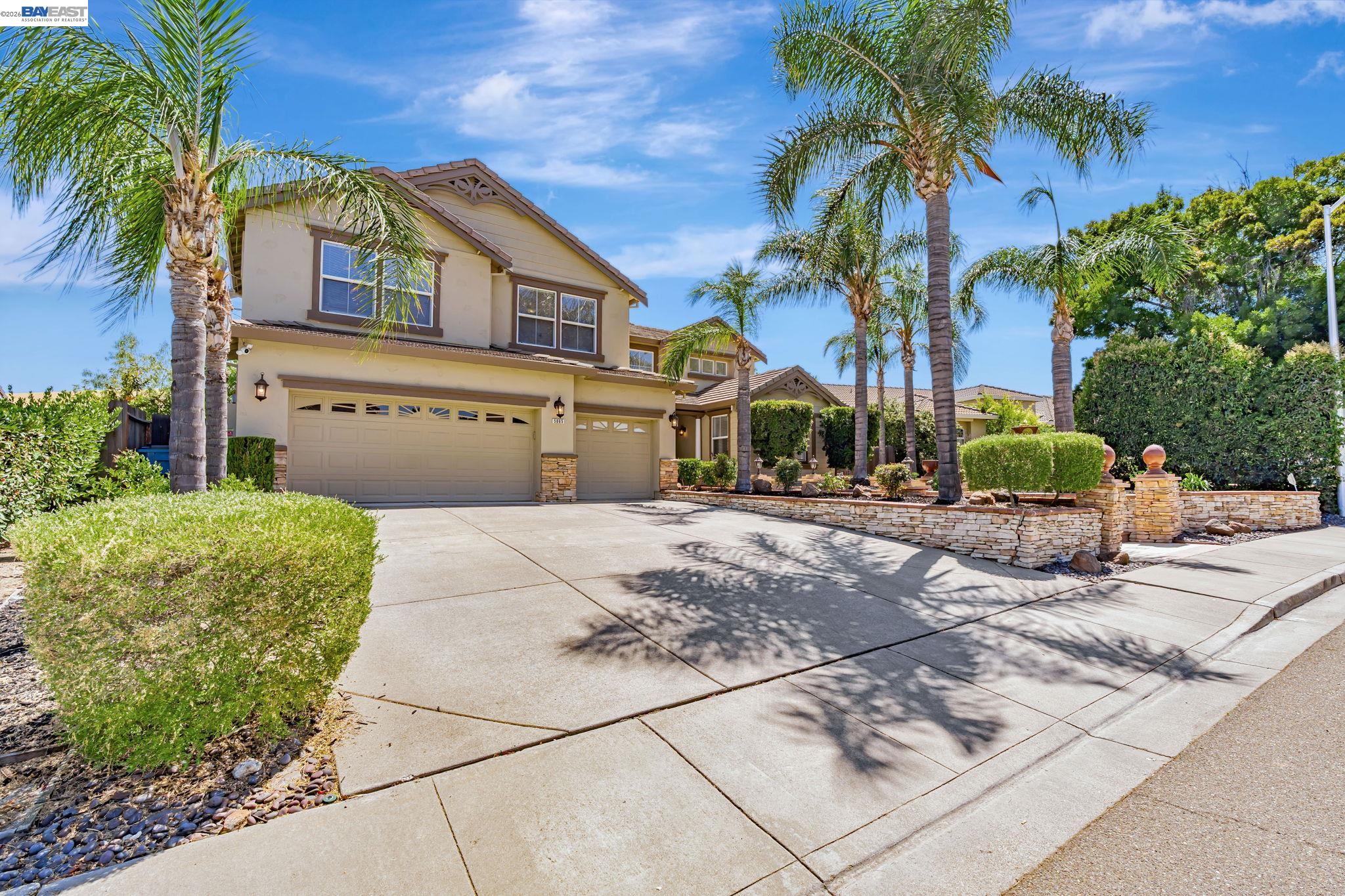 Detail Gallery Image 3 of 60 For 5065 Carbondale Way, Antioch,  CA 94531 - 5 Beds | 3 Baths