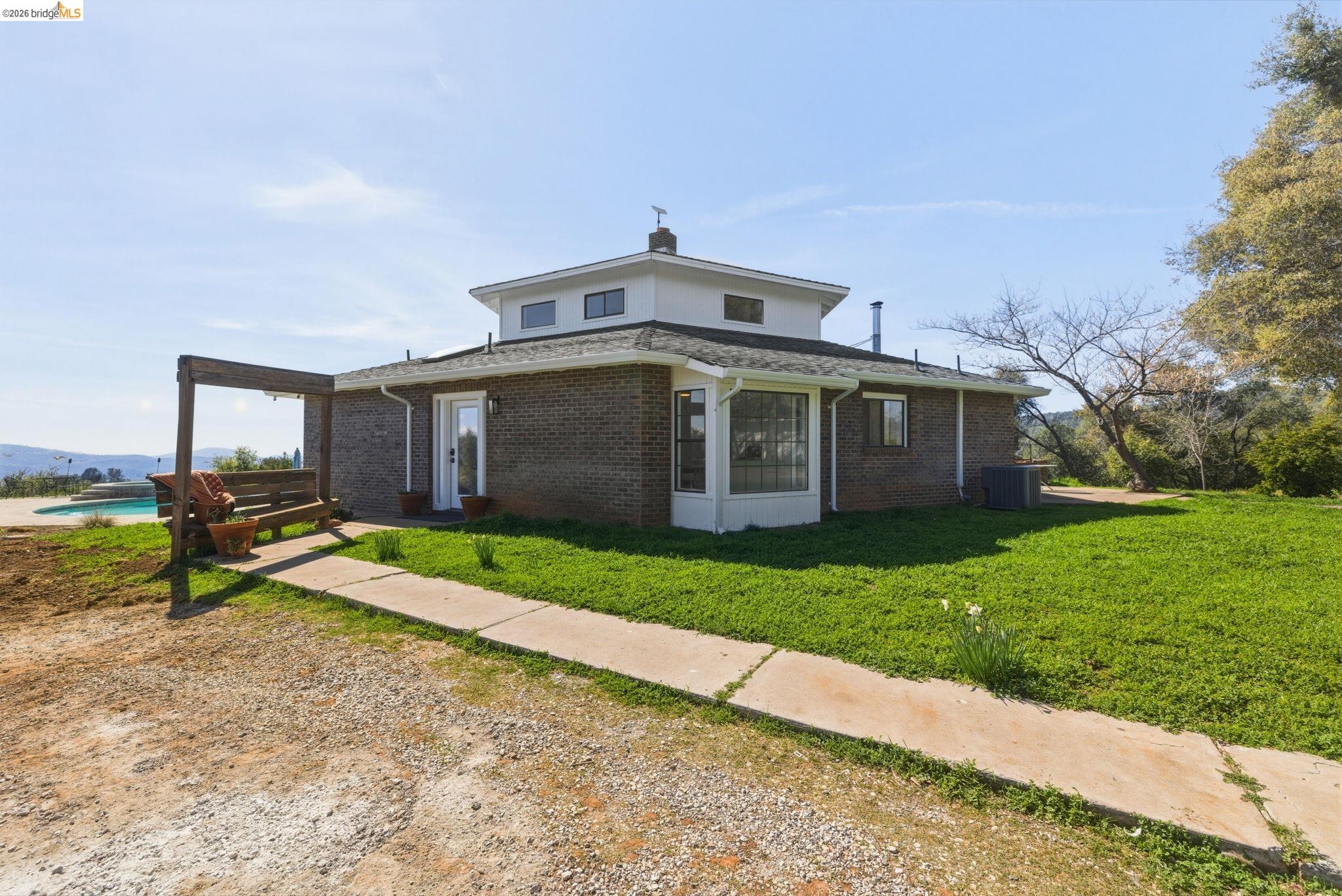 Detail Gallery Image 2 of 59 For 18344 Zeni Ln, Tuolumne,  CA 95379 - 3 Beds | 2/1 Baths