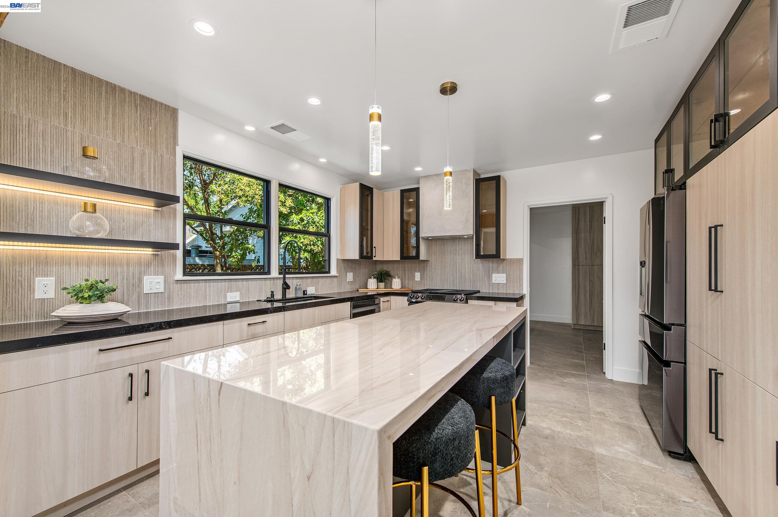 Detail Gallery Image 13 of 49 For 4073 Stanley Blvd, Pleasanton,  CA 94566 - 5 Beds | 3 Baths