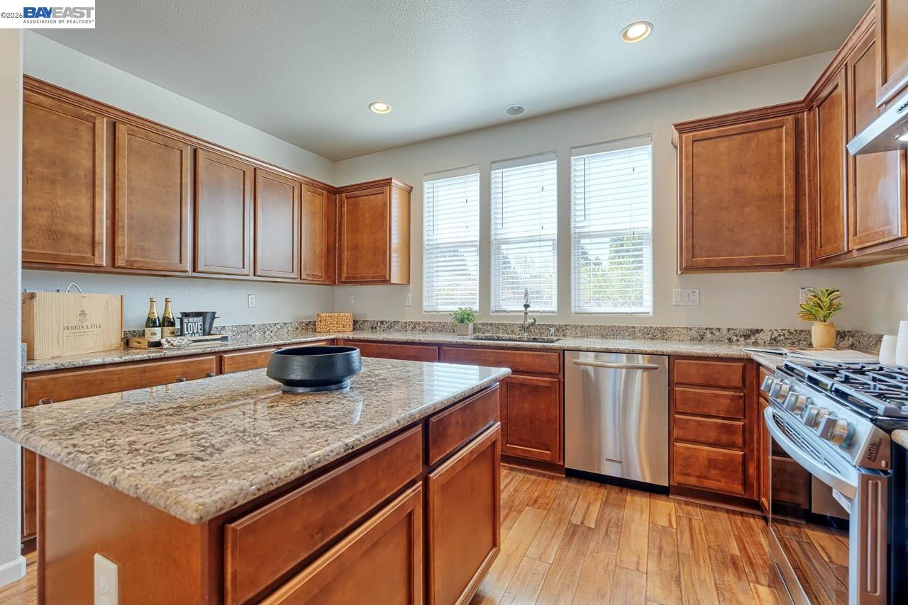 Detail Gallery Image 13 of 31 For 2943 Pescadero Ter, Fremont,  CA 94538 - 3 Beds | 2/1 Baths