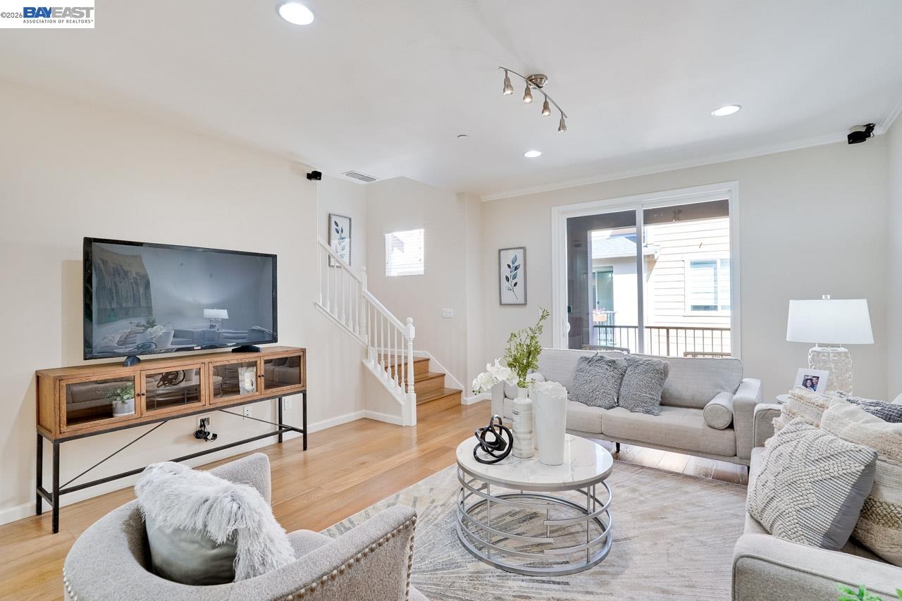 Detail Gallery Image 2 of 37 For 1369 Coyote Creek Way, Milpitas,  CA 95035 - 3 Beds | 3/1 Baths