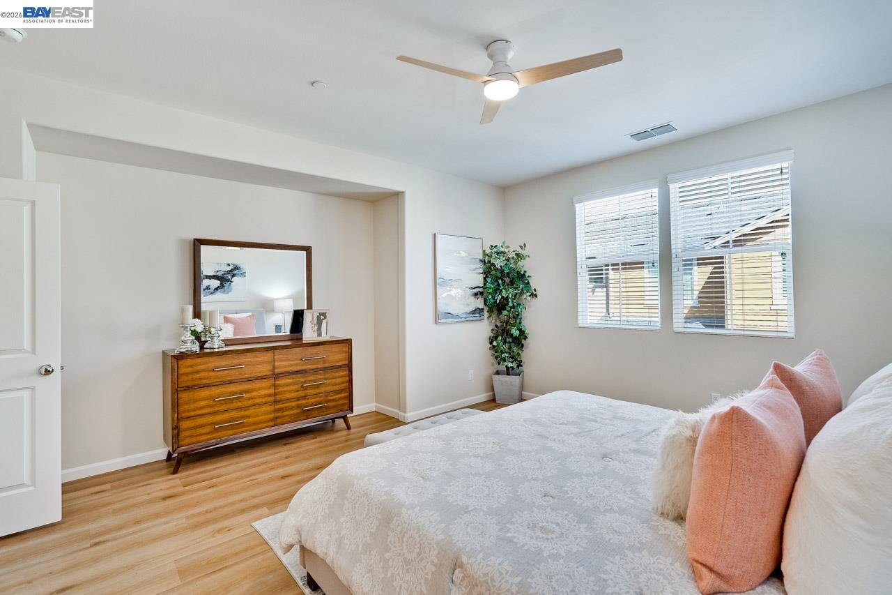 Detail Gallery Image 14 of 37 For 1369 Coyote Creek Way, Milpitas,  CA 95035 - 3 Beds | 3/1 Baths