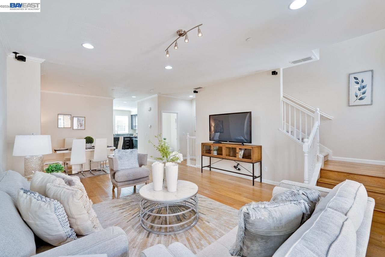 Detail Gallery Image 3 of 37 For 1369 Coyote Creek Way, Milpitas,  CA 95035 - 3 Beds | 3/1 Baths