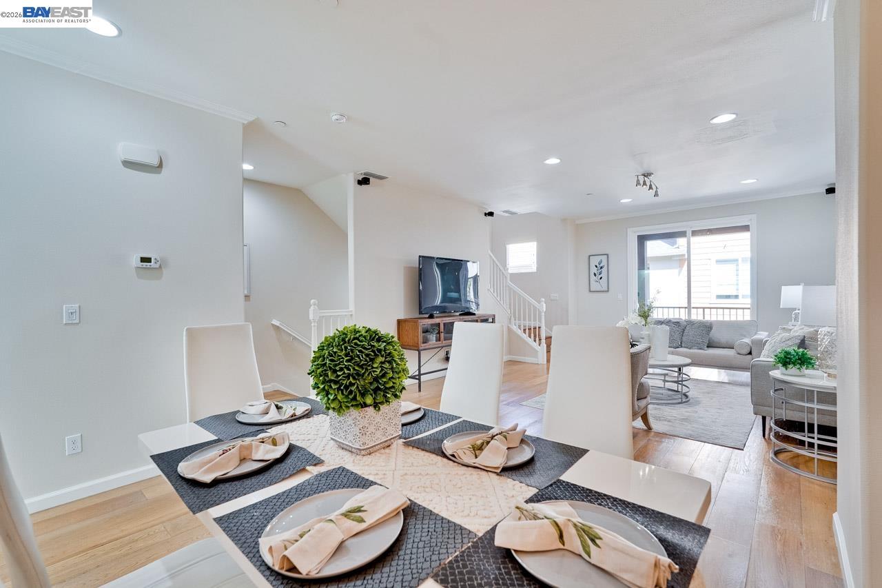 Detail Gallery Image 5 of 37 For 1369 Coyote Creek Way, Milpitas,  CA 95035 - 3 Beds | 3/1 Baths