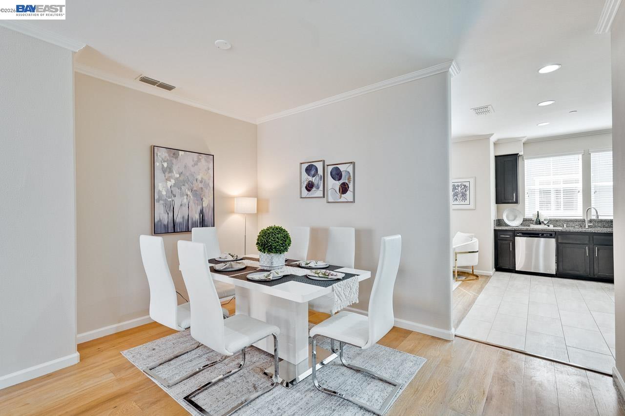 Detail Gallery Image 6 of 37 For 1369 Coyote Creek Way, Milpitas,  CA 95035 - 3 Beds | 3/1 Baths