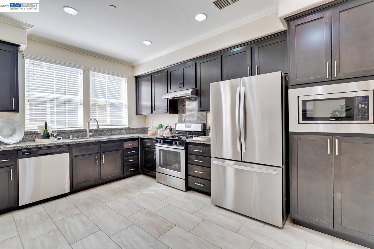 Detail Gallery Image 7 of 37 For 1369 Coyote Creek Way, Milpitas,  CA 95035 - 3 Beds | 3/1 Baths