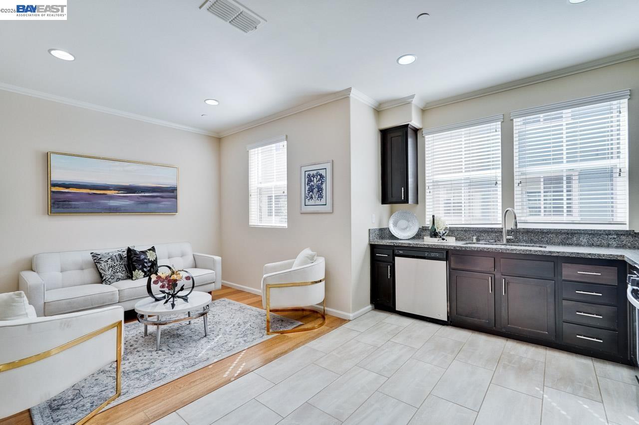 Detail Gallery Image 8 of 37 For 1369 Coyote Creek Way, Milpitas,  CA 95035 - 3 Beds | 3/1 Baths