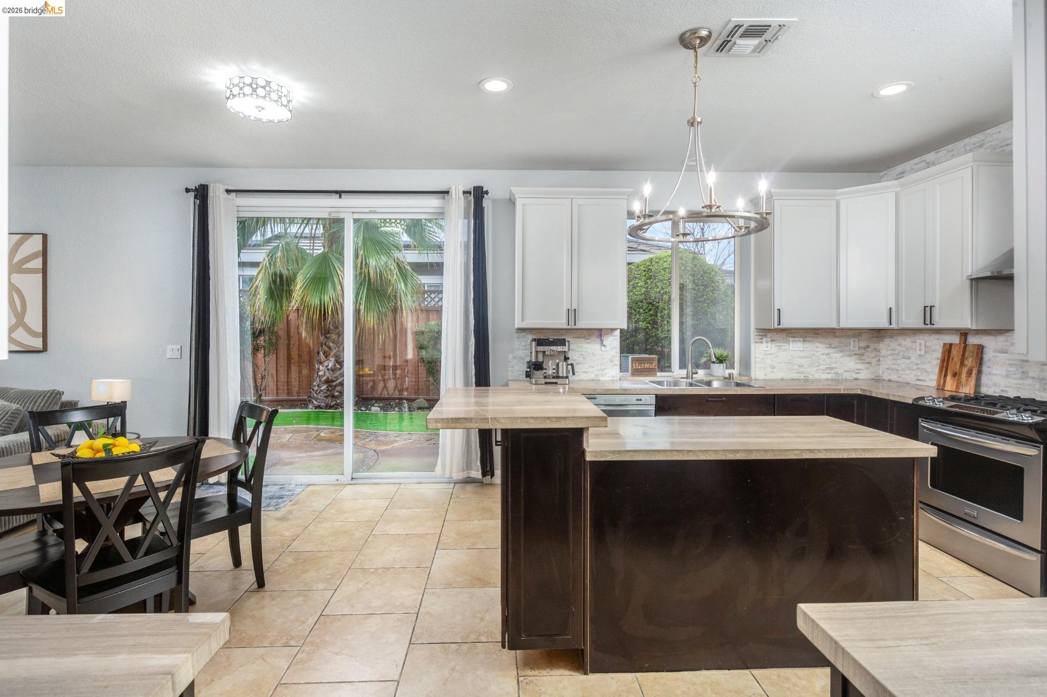 Detail Gallery Image 13 of 56 For 383 Stanwick St, Brentwood,  CA 94513 - 4 Beds | 3 Baths