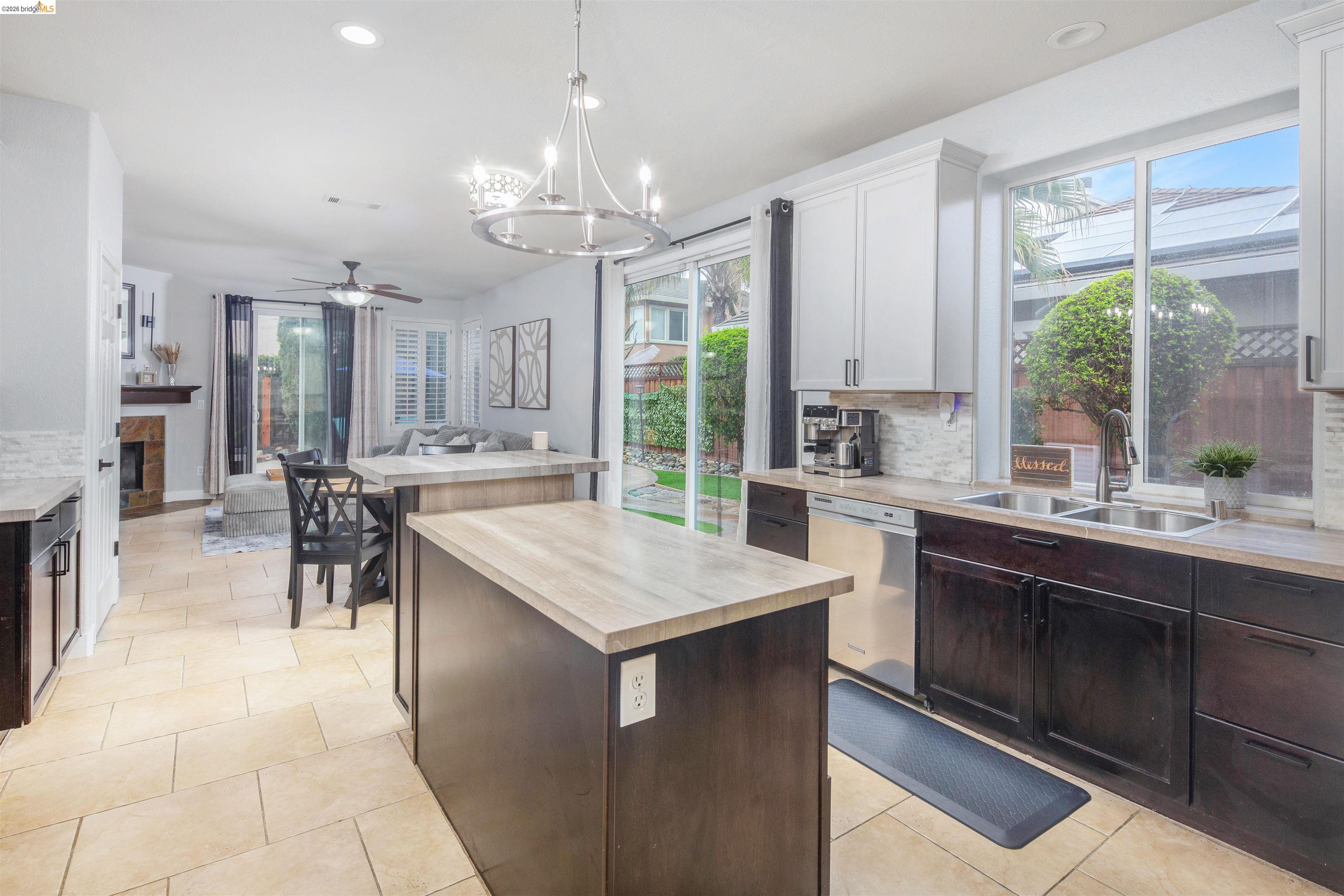 Detail Gallery Image 14 of 56 For 383 Stanwick St, Brentwood,  CA 94513 - 4 Beds | 3 Baths