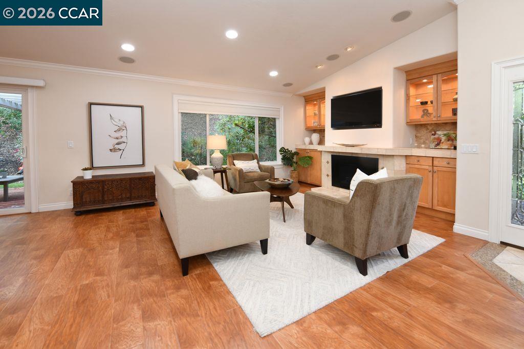 Detail Gallery Image 7 of 37 For 2733 Ptarmigan Dr #2,  Walnut Creek,  CA 94595 - 2 Beds | 2 Baths
