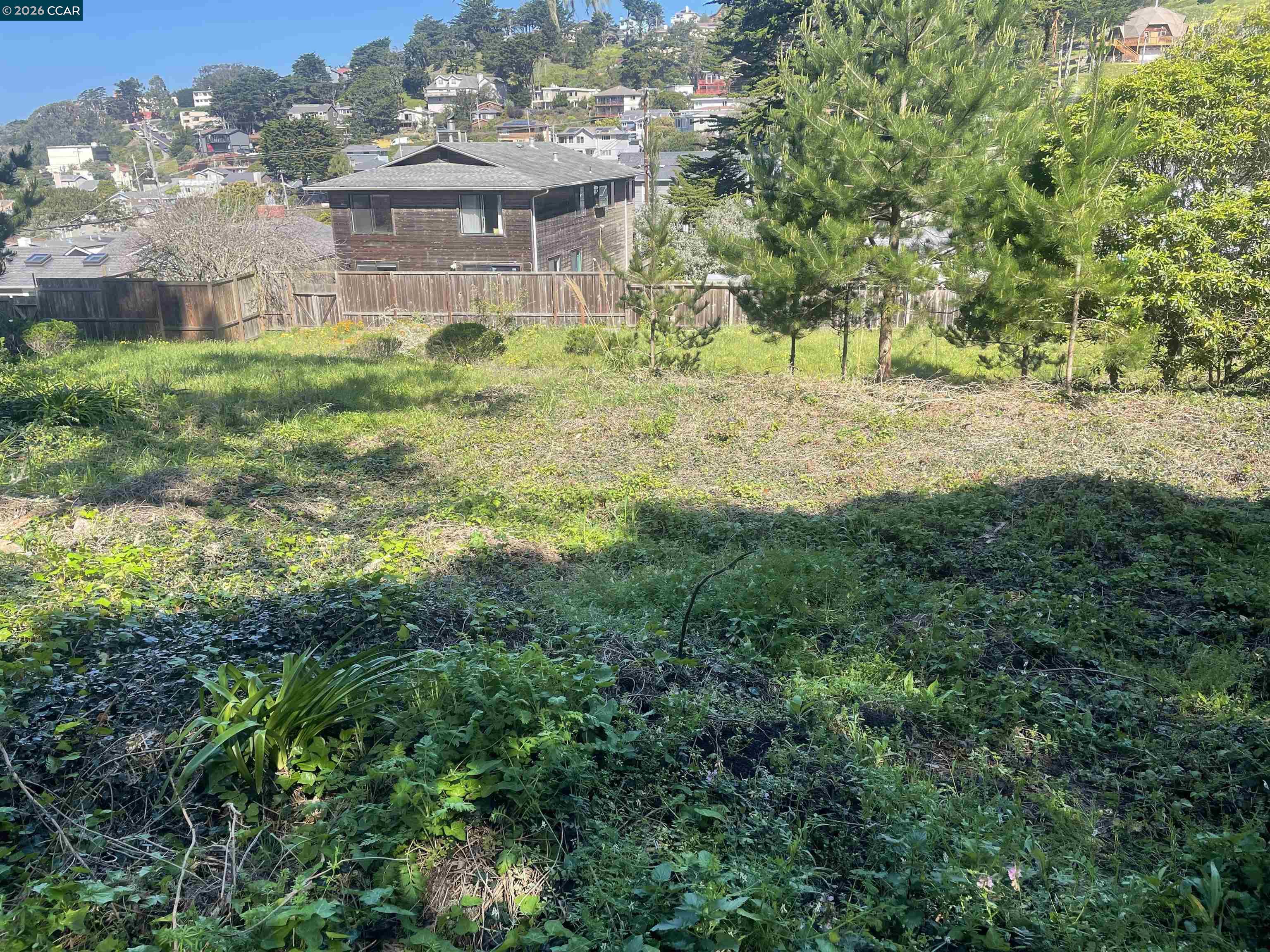 Detail Gallery Image 2 of 7 For 490 Clarendon Rd, Pacifica,  CA 94044 - – Beds | – Baths