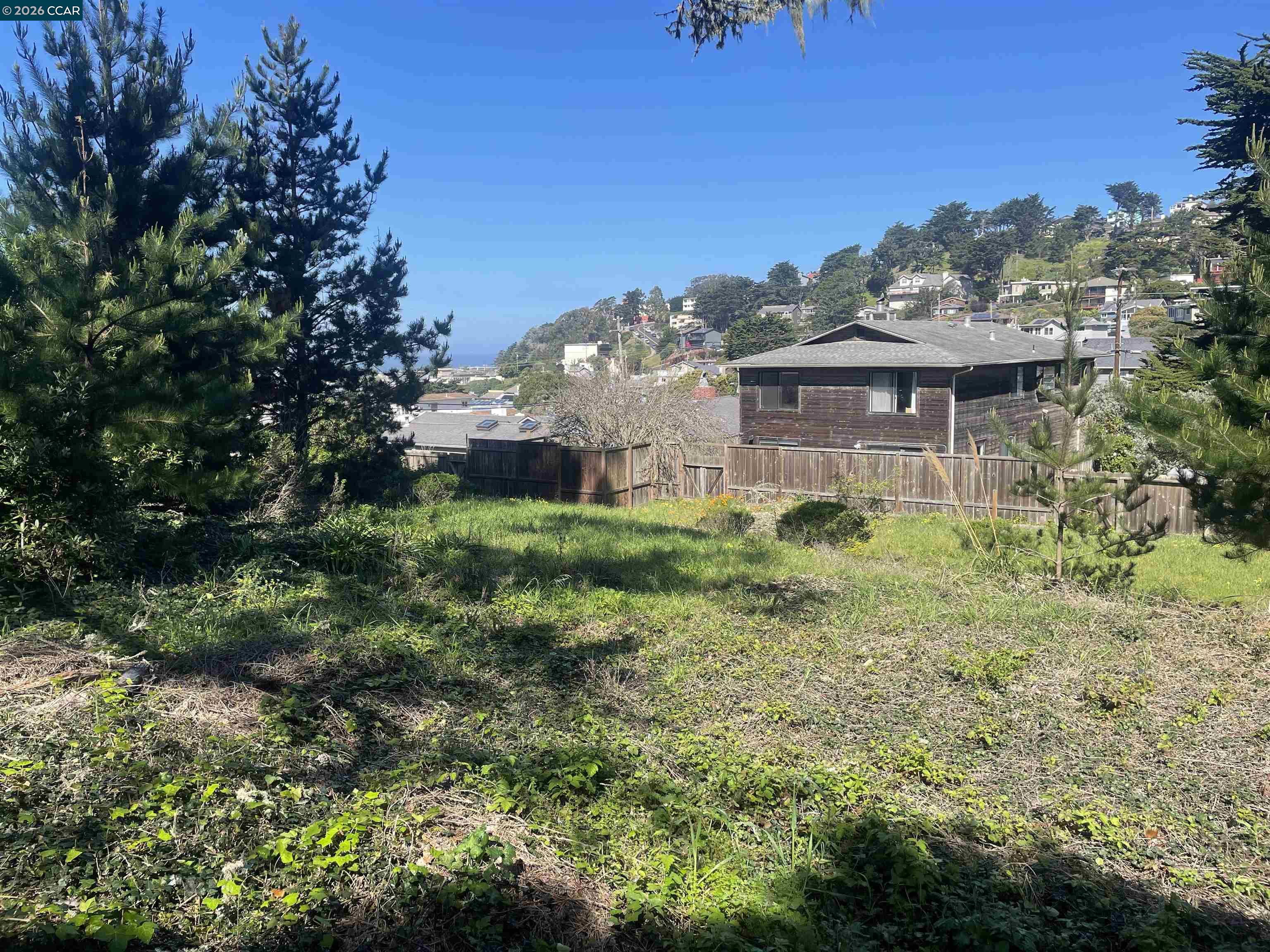 Detail Gallery Image 3 of 7 For 490 Clarendon Rd, Pacifica,  CA 94044 - – Beds | – Baths