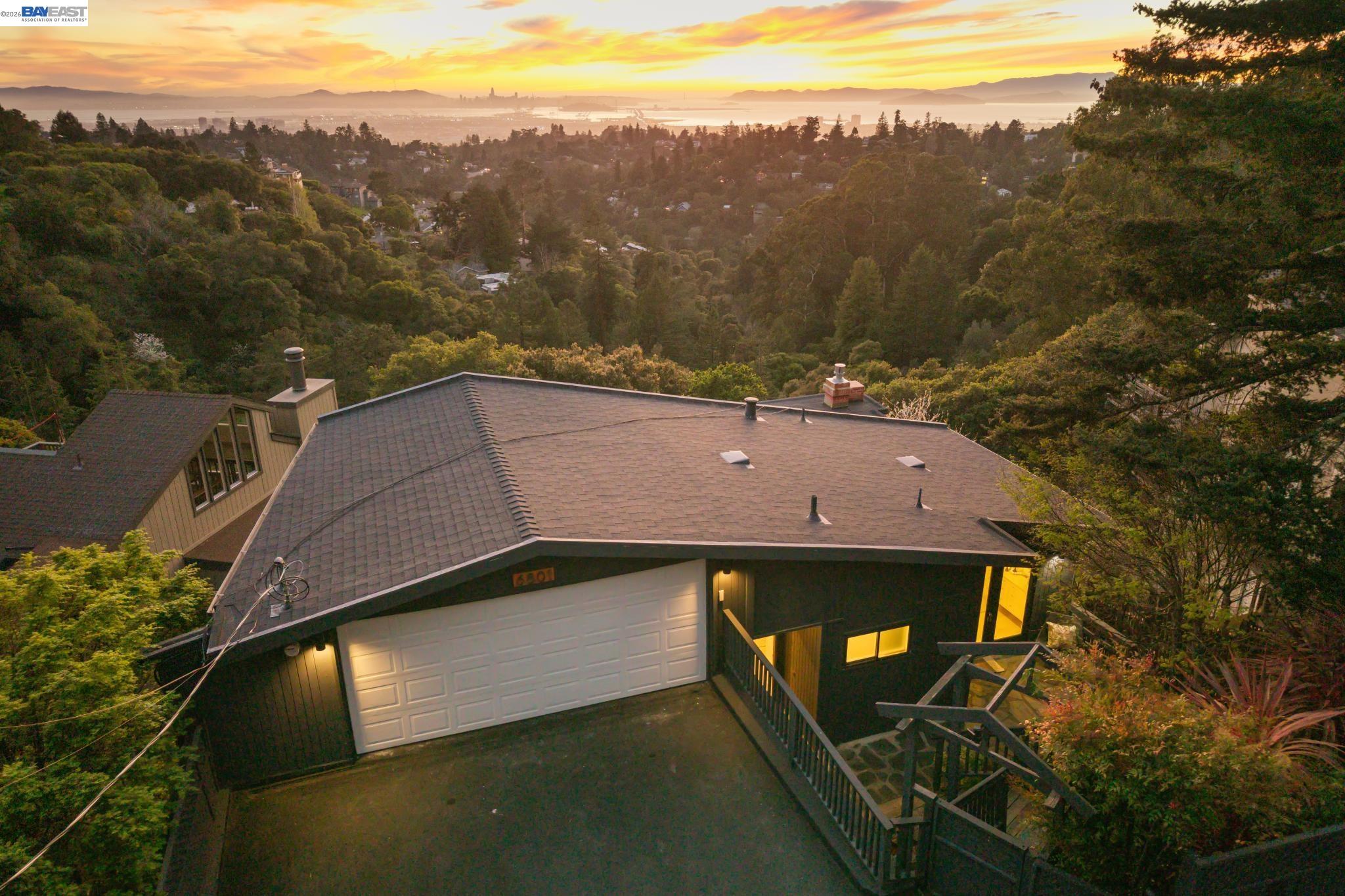 Detail Gallery Image 2 of 60 For 6801 Armour Drive, Oakland,  CA 94611 - 3 Beds | 4 Baths