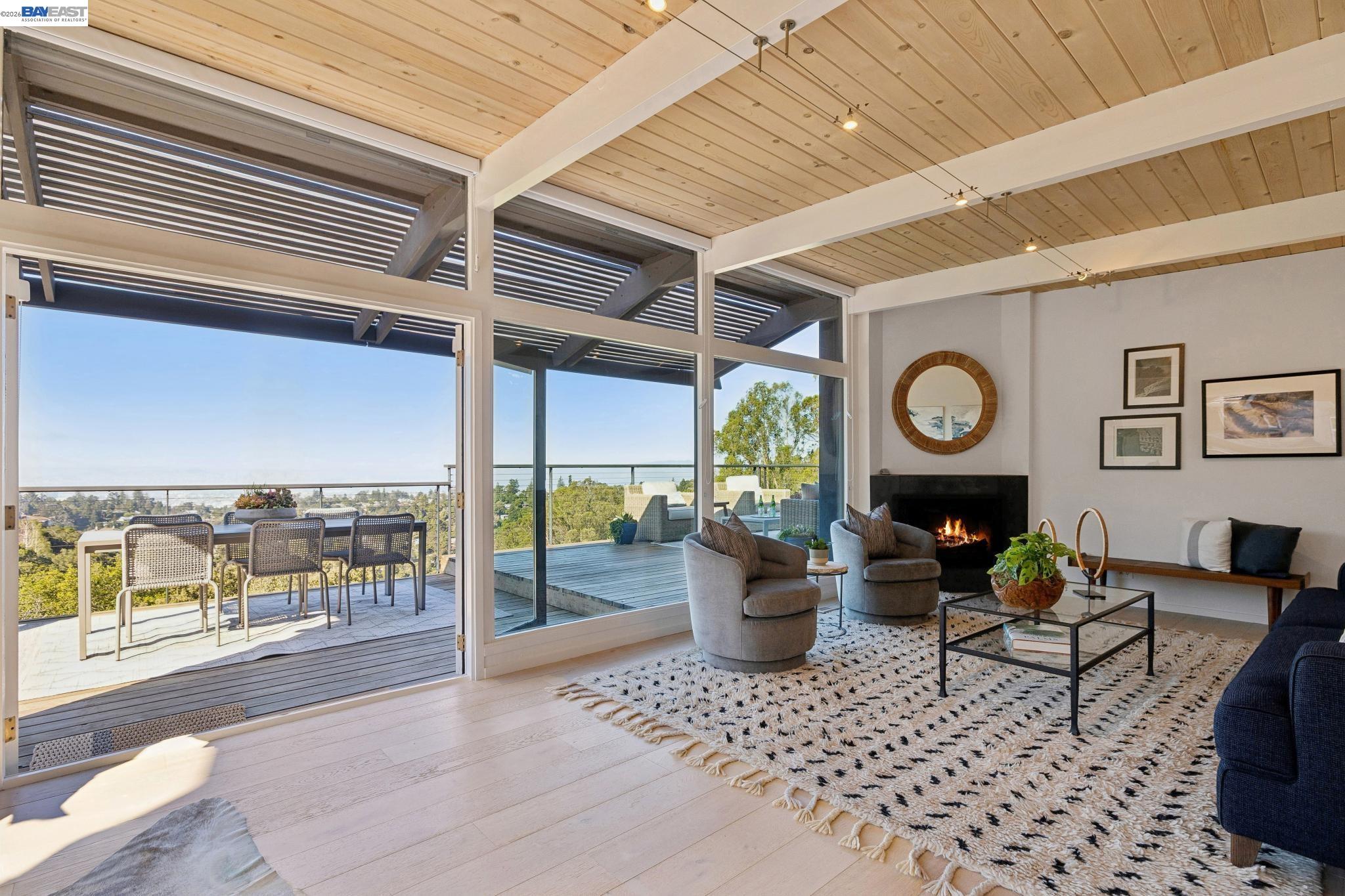 Detail Gallery Image 16 of 60 For 6801 Armour Drive, Oakland,  CA 94611 - 3 Beds | 4 Baths