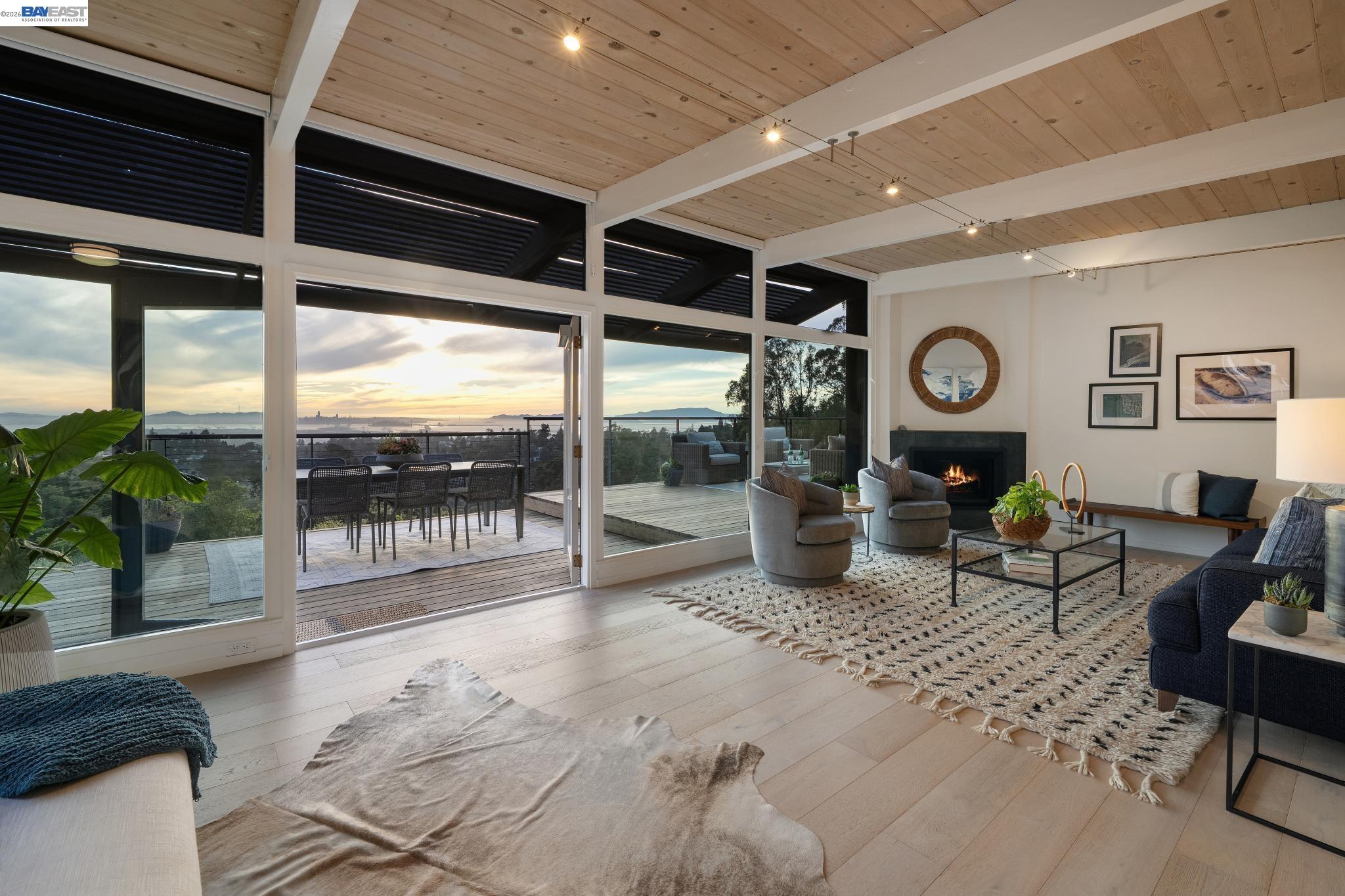 Detail Gallery Image 3 of 60 For 6801 Armour Drive, Oakland,  CA 94611 - 3 Beds | 4 Baths